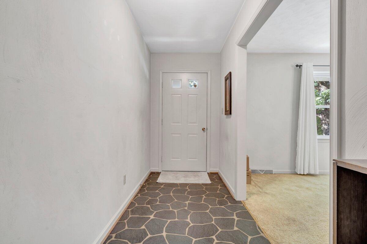 3412 Canter Cir, Roanoke, Virginia image 2