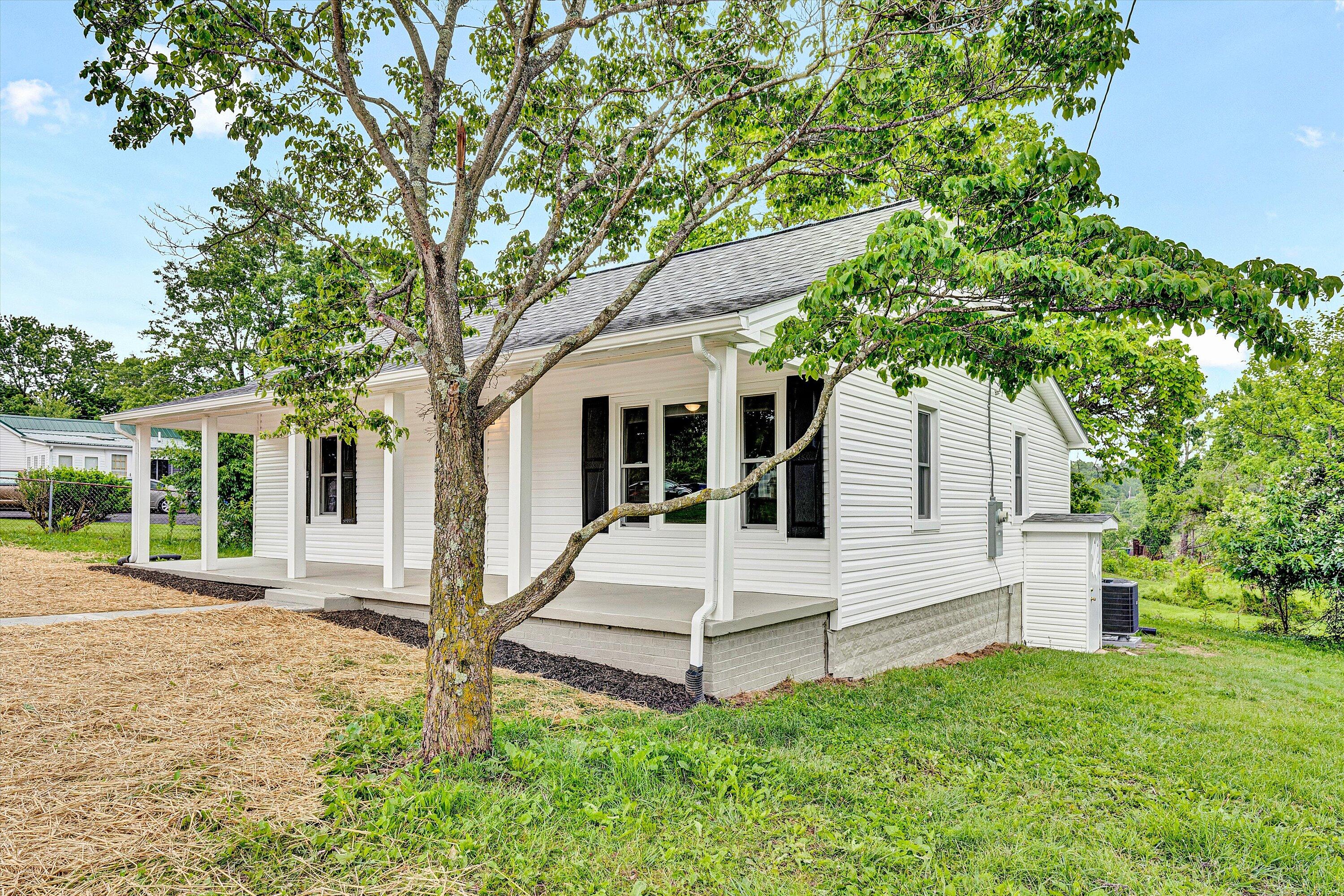 955 Church St, Christiansburg, Virginia image 2