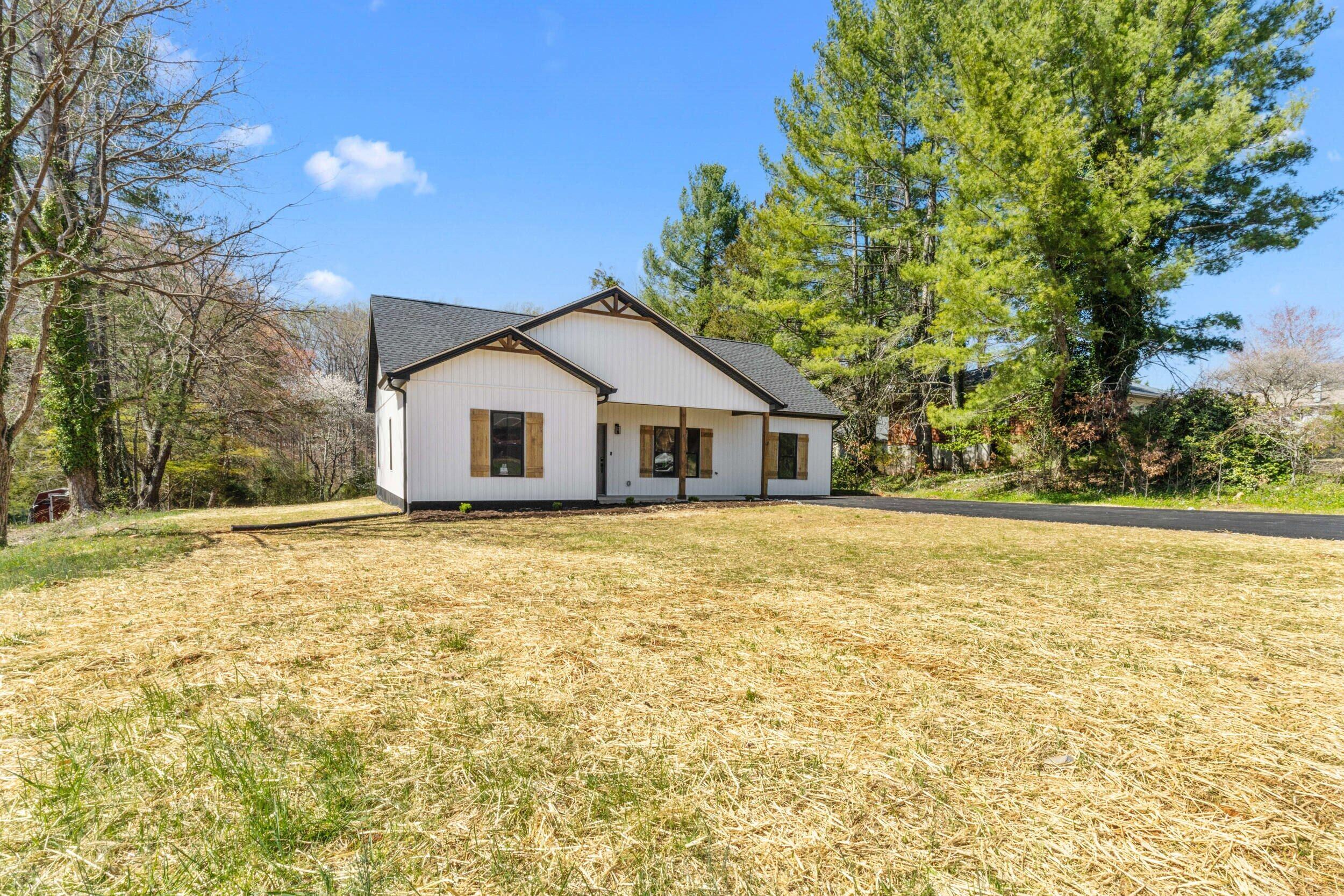 1428 Hickory Cove Ln, Moneta, Virginia image 2