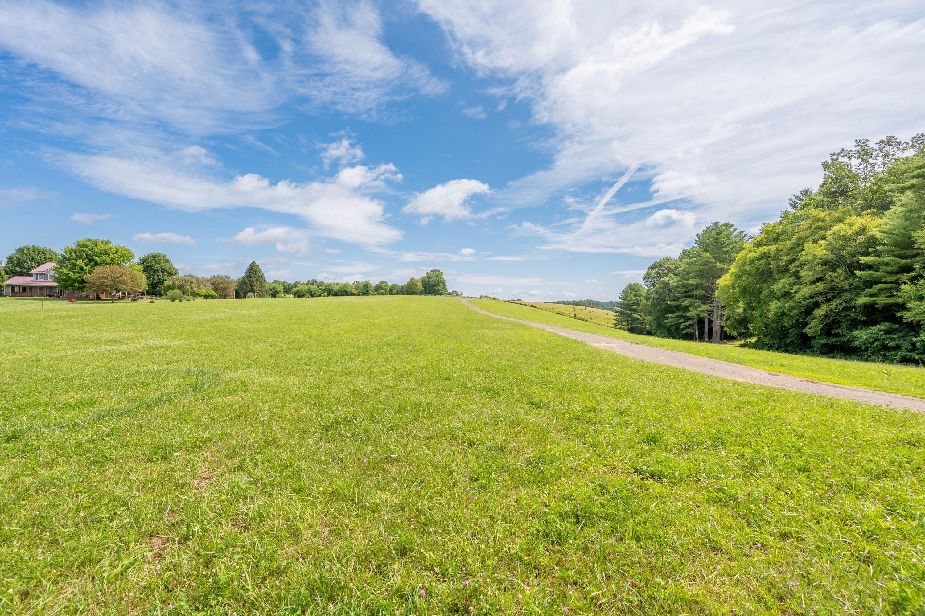 1940 Hunters Ridge Rd, Hillsville, Virginia image 10