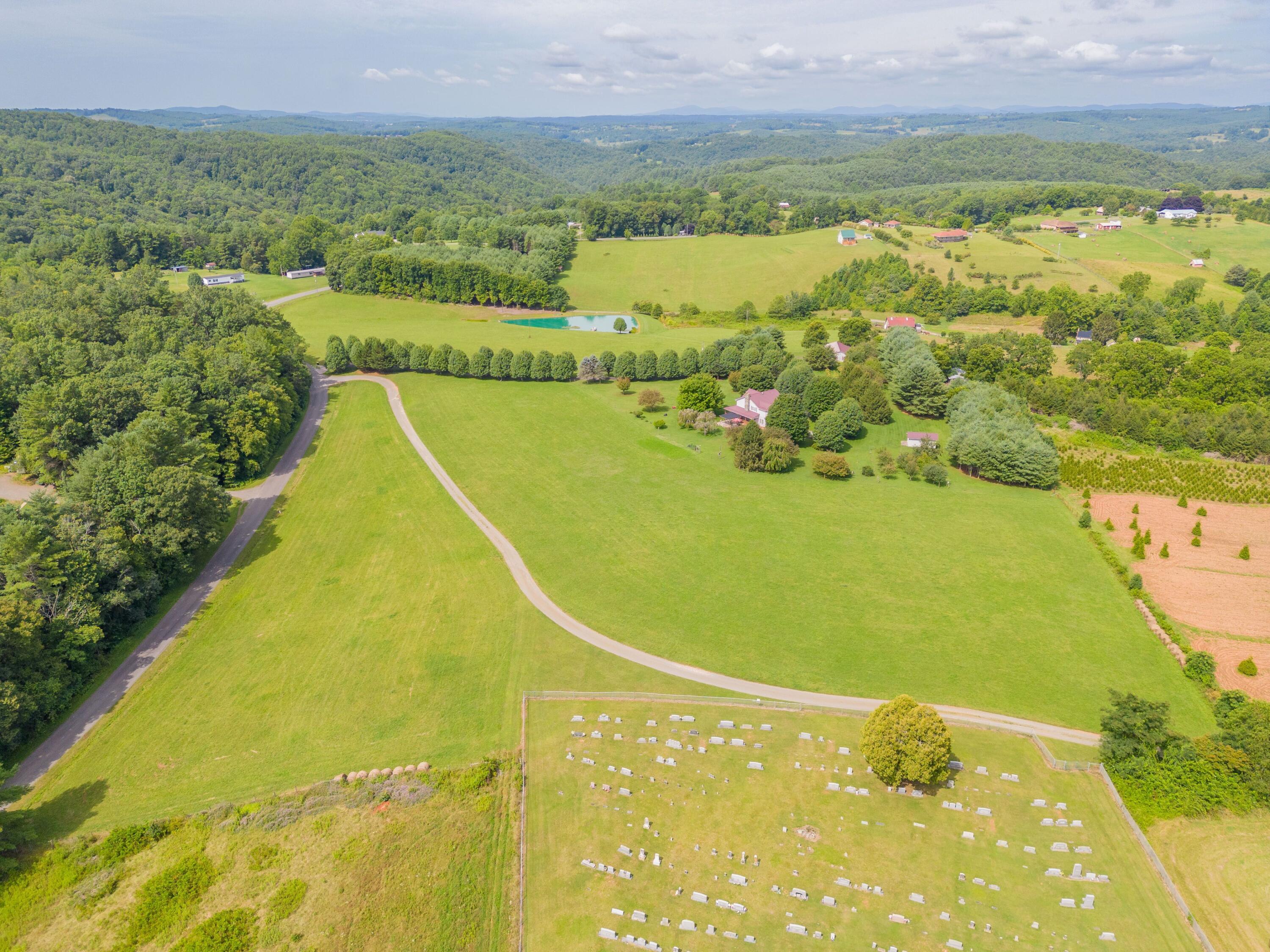 1940 Hunters Ridge Rd, Hillsville, Virginia image 4