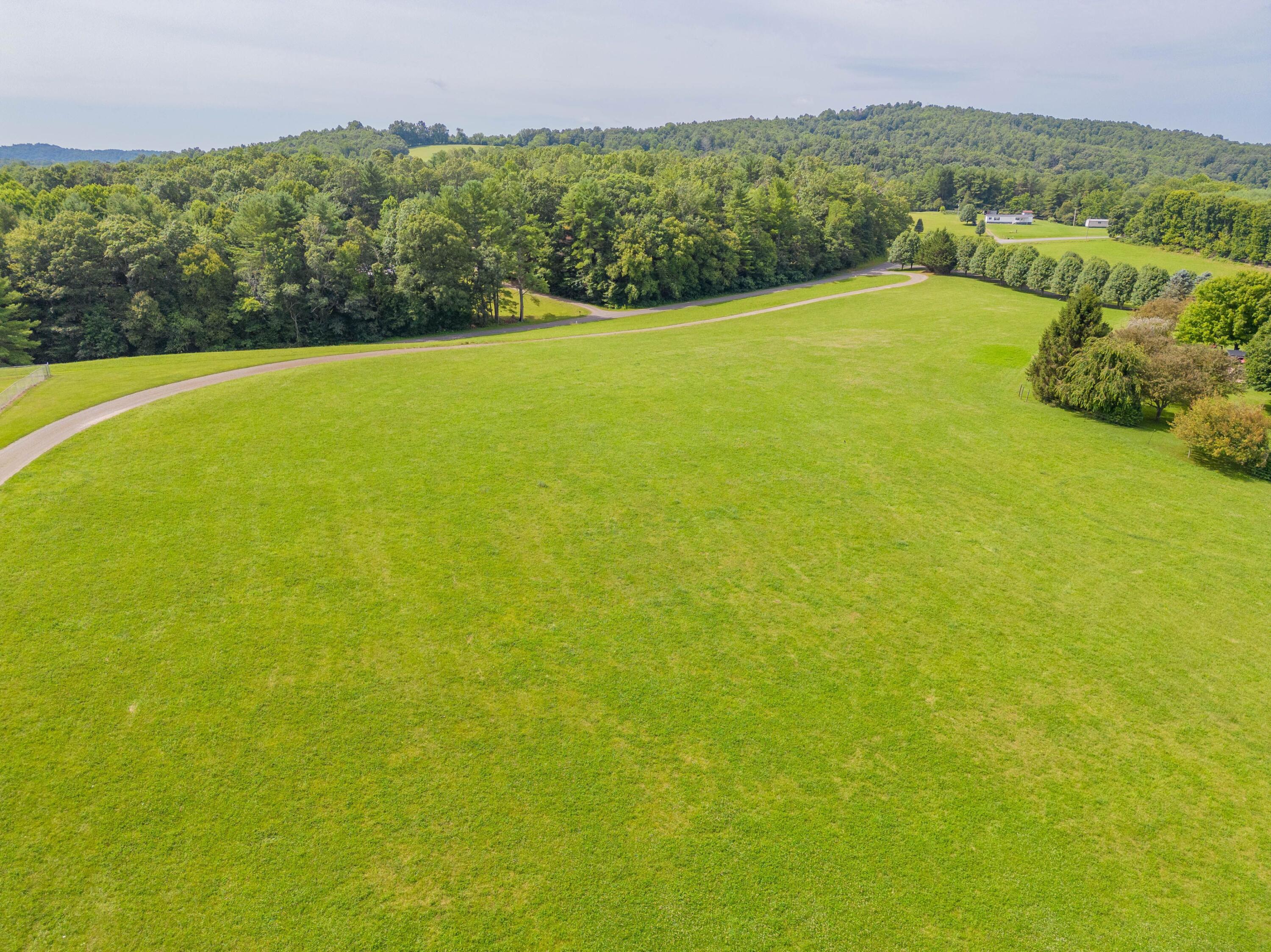 1940 Hunters Ridge Rd, Hillsville, Virginia image 8