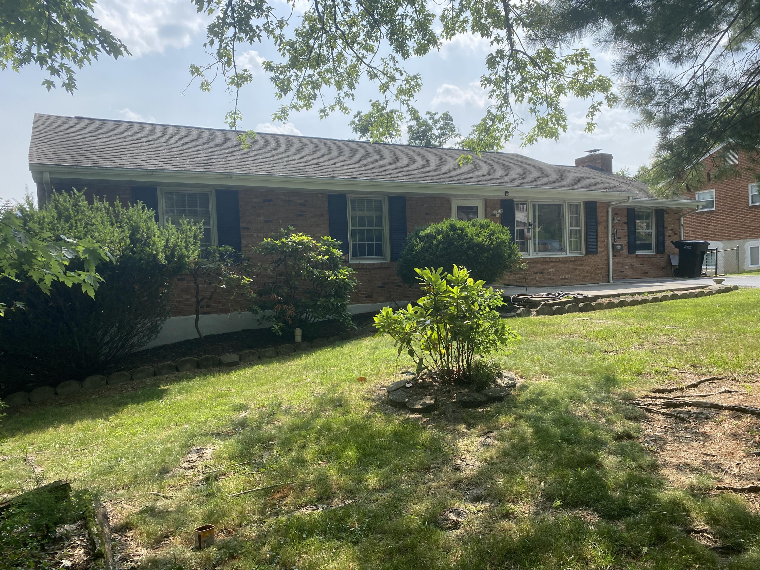 2914 Diplomat Dr, Roanoke, Virginia image 2