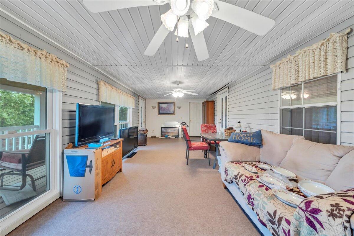 1320 Horseshoe Point Rd, Henry, Virginia image 24