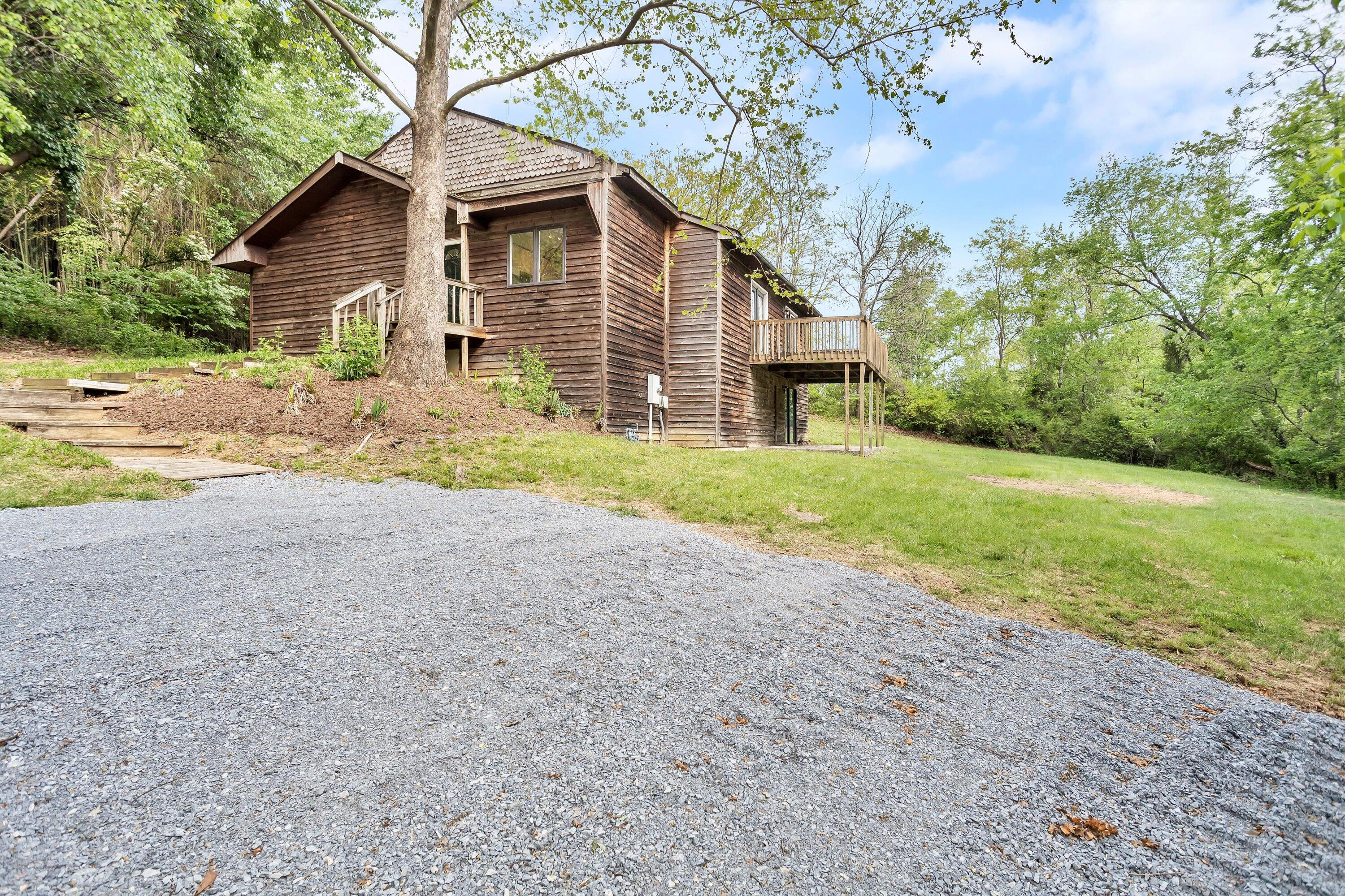 8646 Sanderson Dr, Roanoke, Virginia image 2