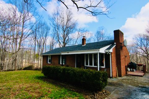 Homes For Sale - 108 Maple Ridge Ct<br/> Vinton, VA 24179