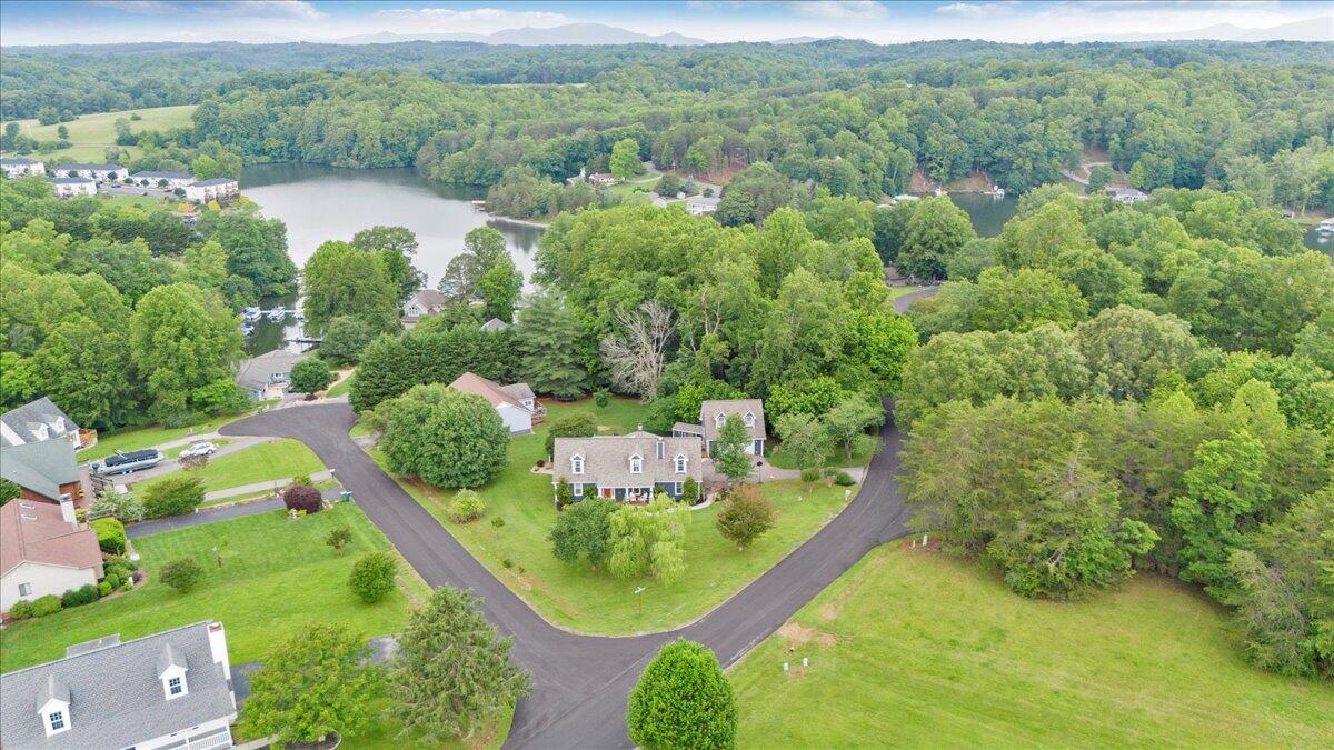 245 Indian Pointe Dr, Hardy, Virginia image 3