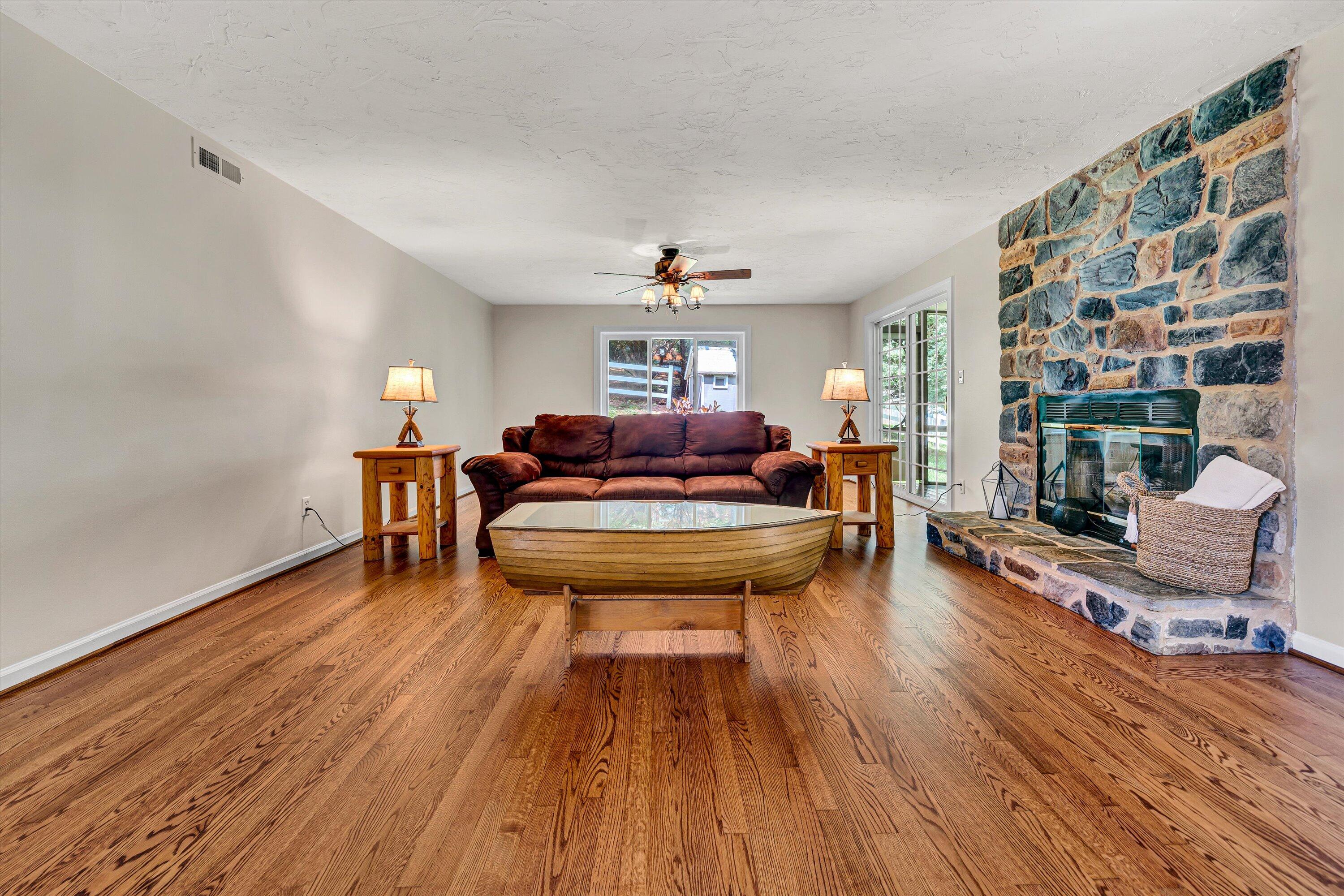 Roanoke, Virginia 24018, United States, 4 Bedrooms Bedrooms, ,3 BathroomsBathrooms,Residential,Active,146871