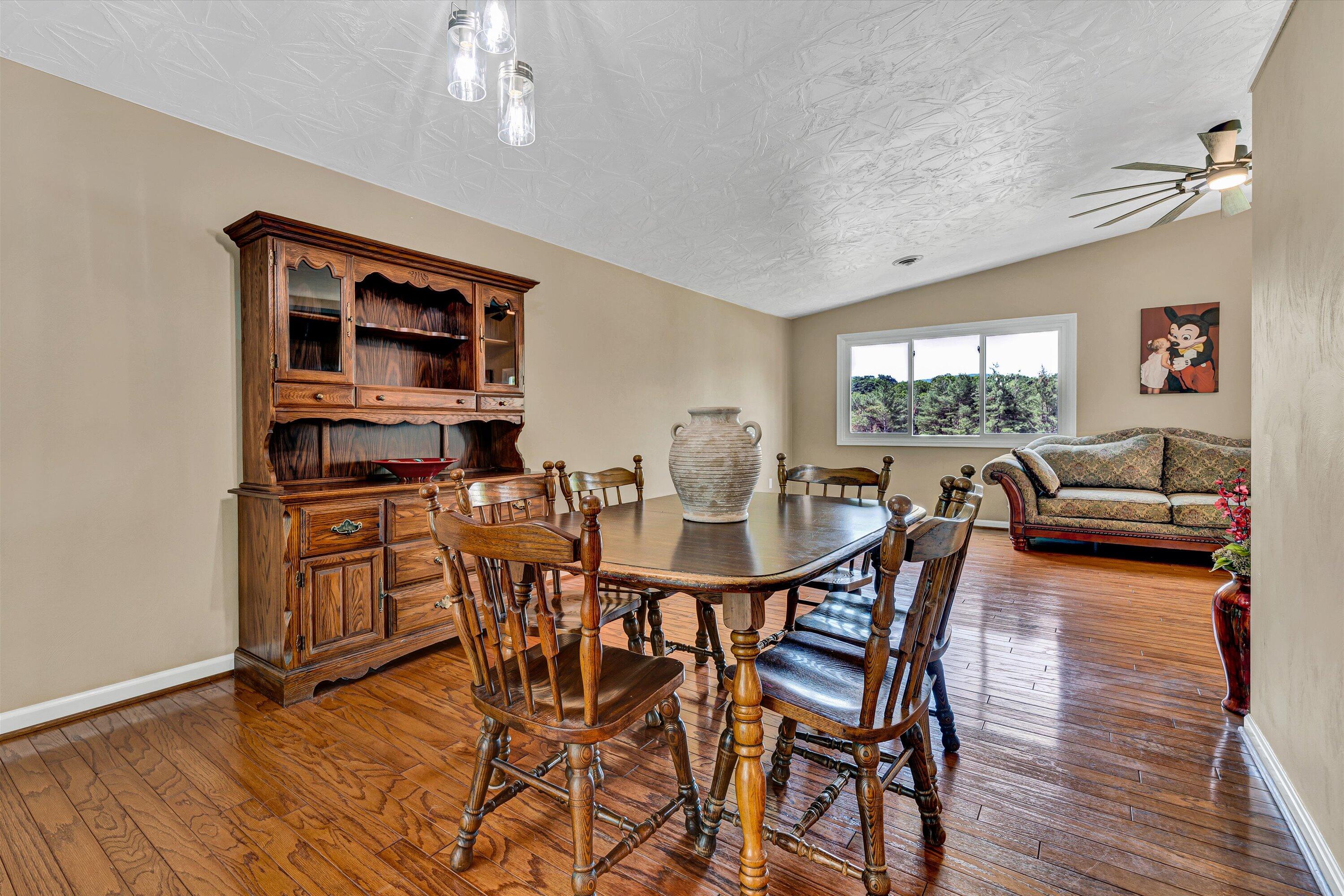 Roanoke, Virginia 24018, United States, 4 Bedrooms Bedrooms, ,3 BathroomsBathrooms,Residential,Active,146871