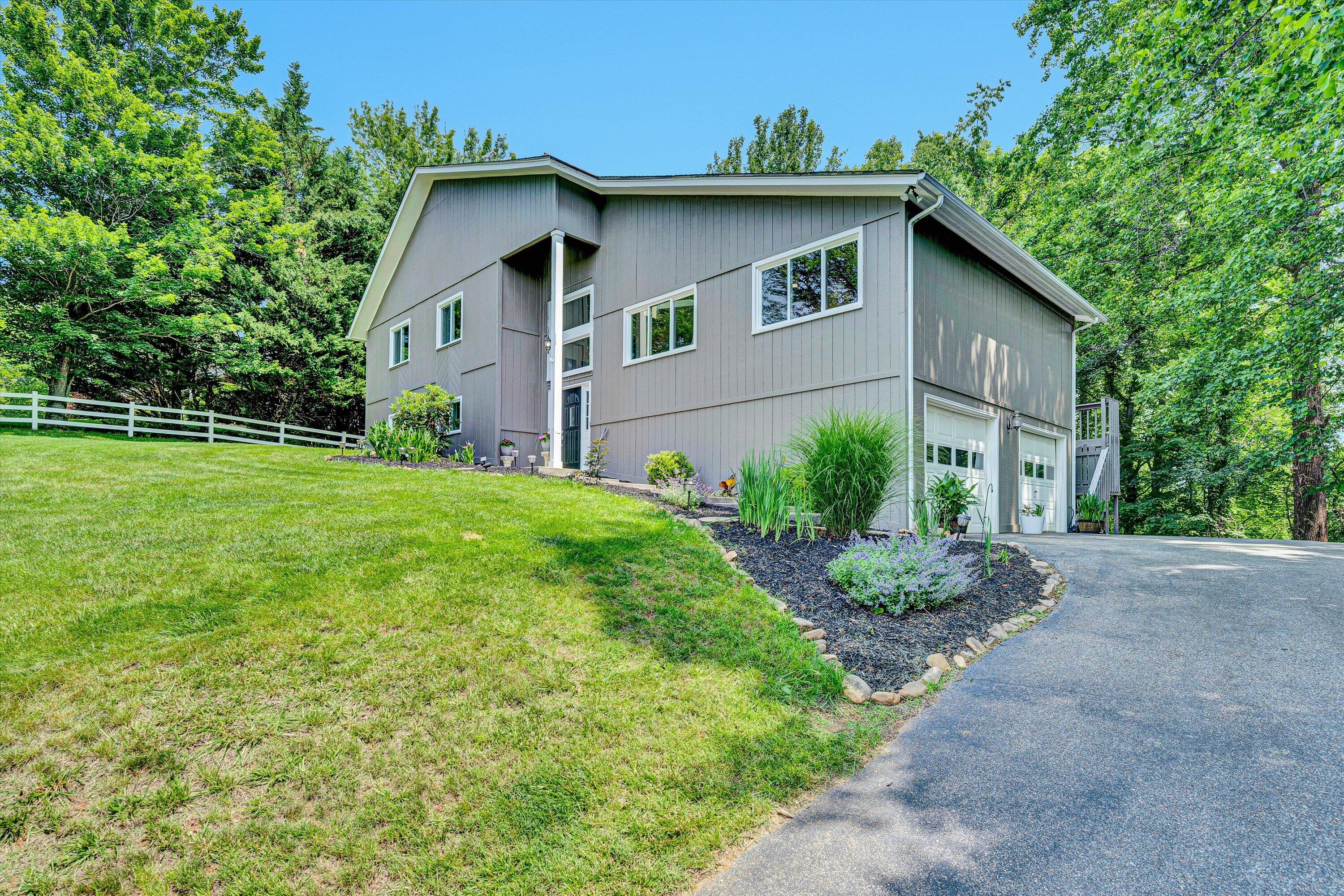 Roanoke, Virginia 24018, United States, 4 Bedrooms Bedrooms, ,3 BathroomsBathrooms,Residential,Active,146871