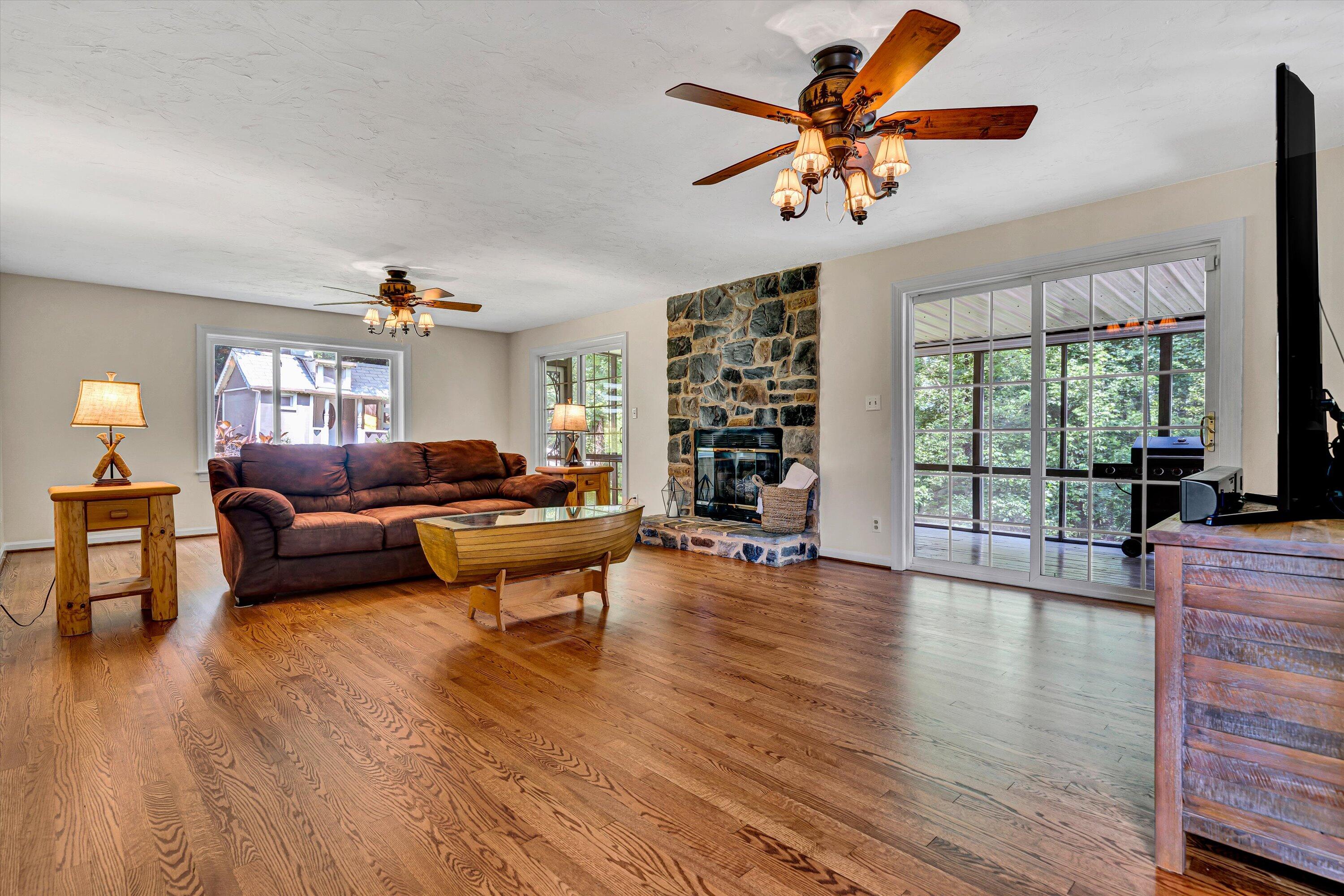 Roanoke, Virginia 24018, United States, 4 Bedrooms Bedrooms, ,3 BathroomsBathrooms,Residential,Active,146871