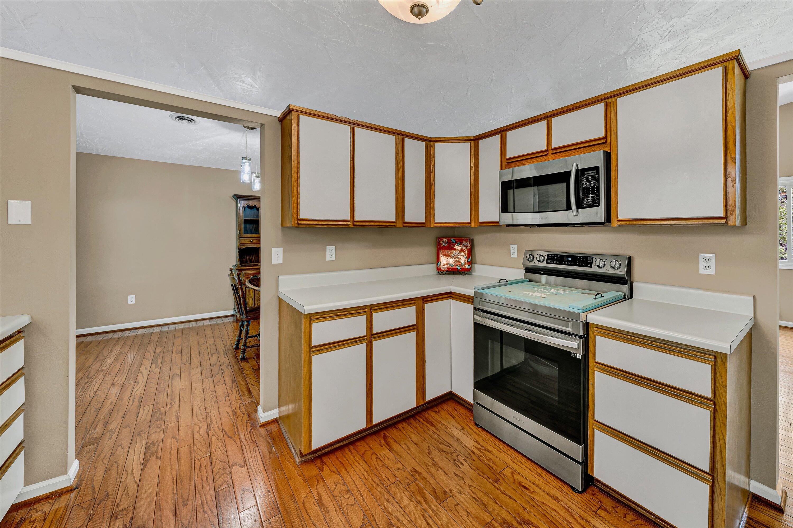 Roanoke, Virginia 24018, United States, 4 Bedrooms Bedrooms, ,3 BathroomsBathrooms,Residential,Active,146871