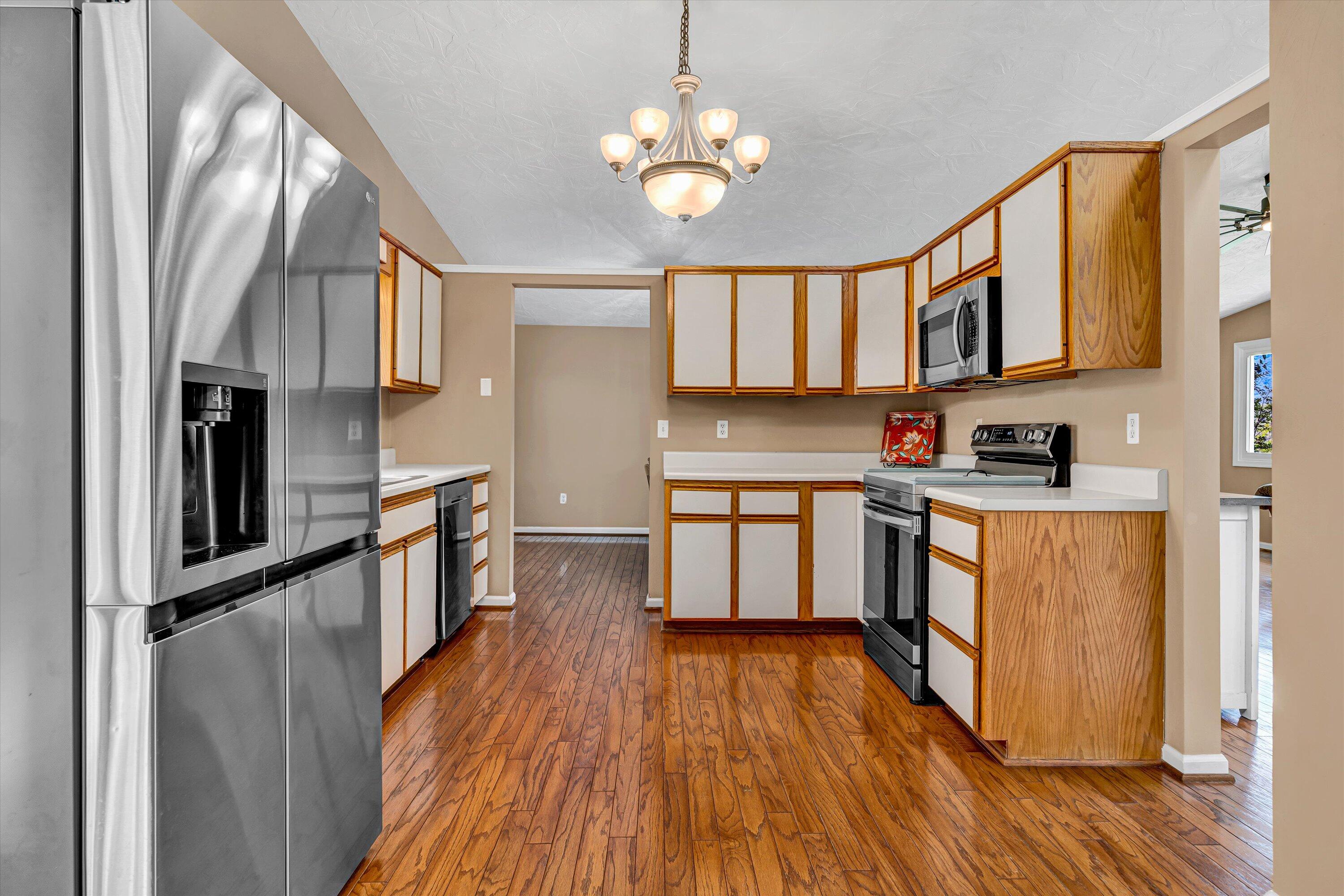 Roanoke, Virginia 24018, United States, 4 Bedrooms Bedrooms, ,3 BathroomsBathrooms,Residential,Active,146871