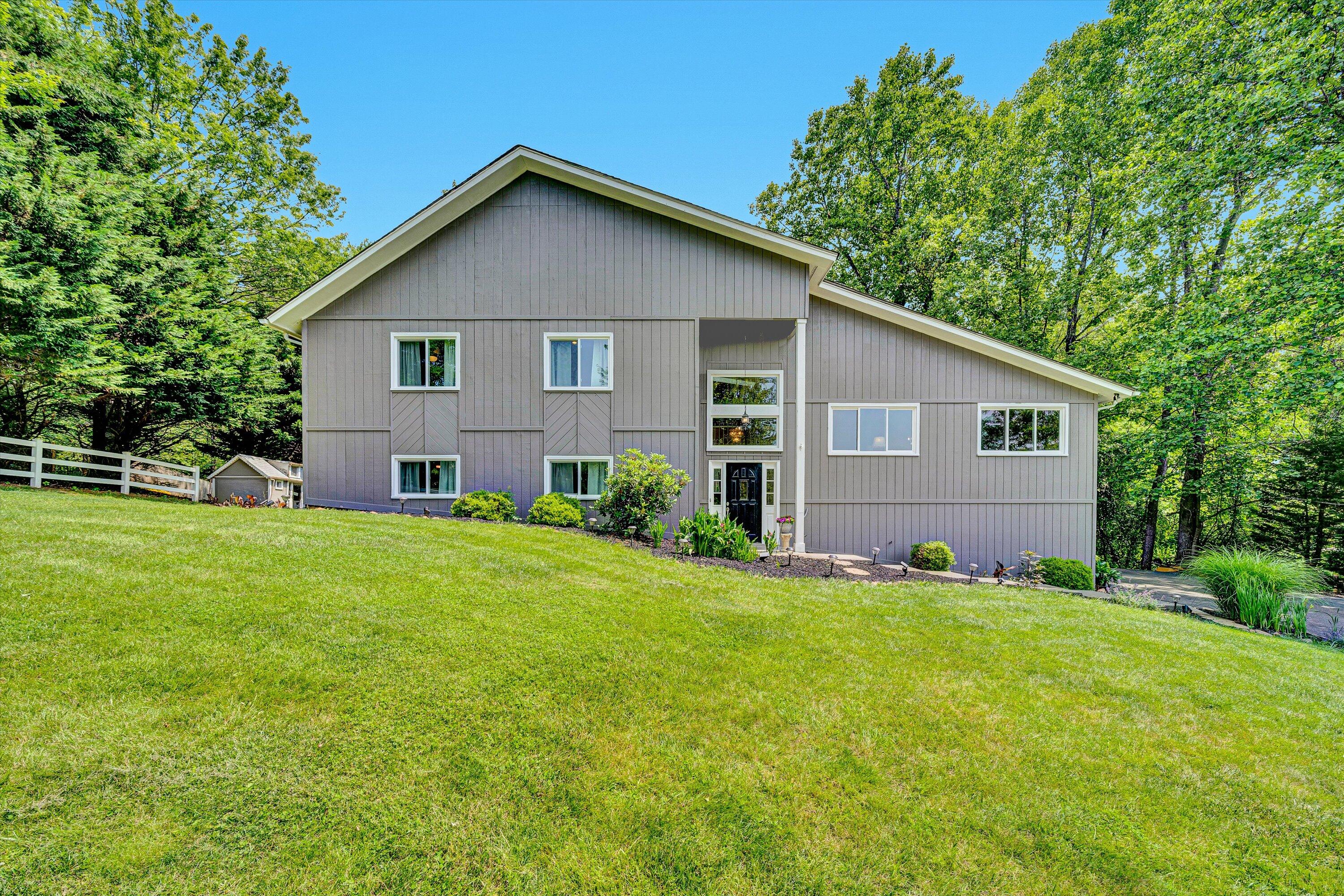 Roanoke, Virginia 24018, United States, 4 Bedrooms Bedrooms, ,3 BathroomsBathrooms,Residential,Active,146871