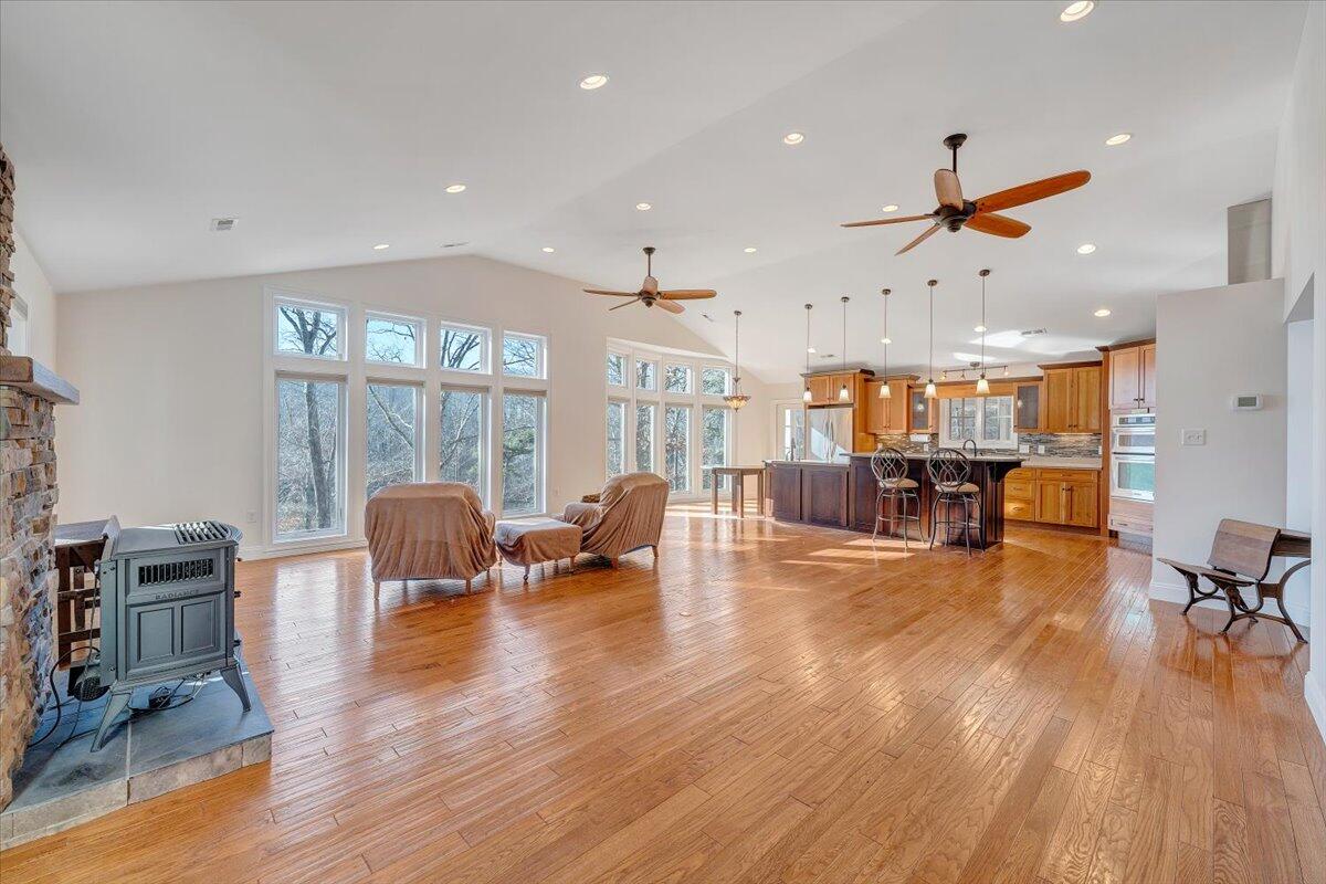 Farmville, Virginia 23901, United States, 3 Bedrooms Bedrooms, ,3 BathroomsBathrooms,Residential,Active,256813