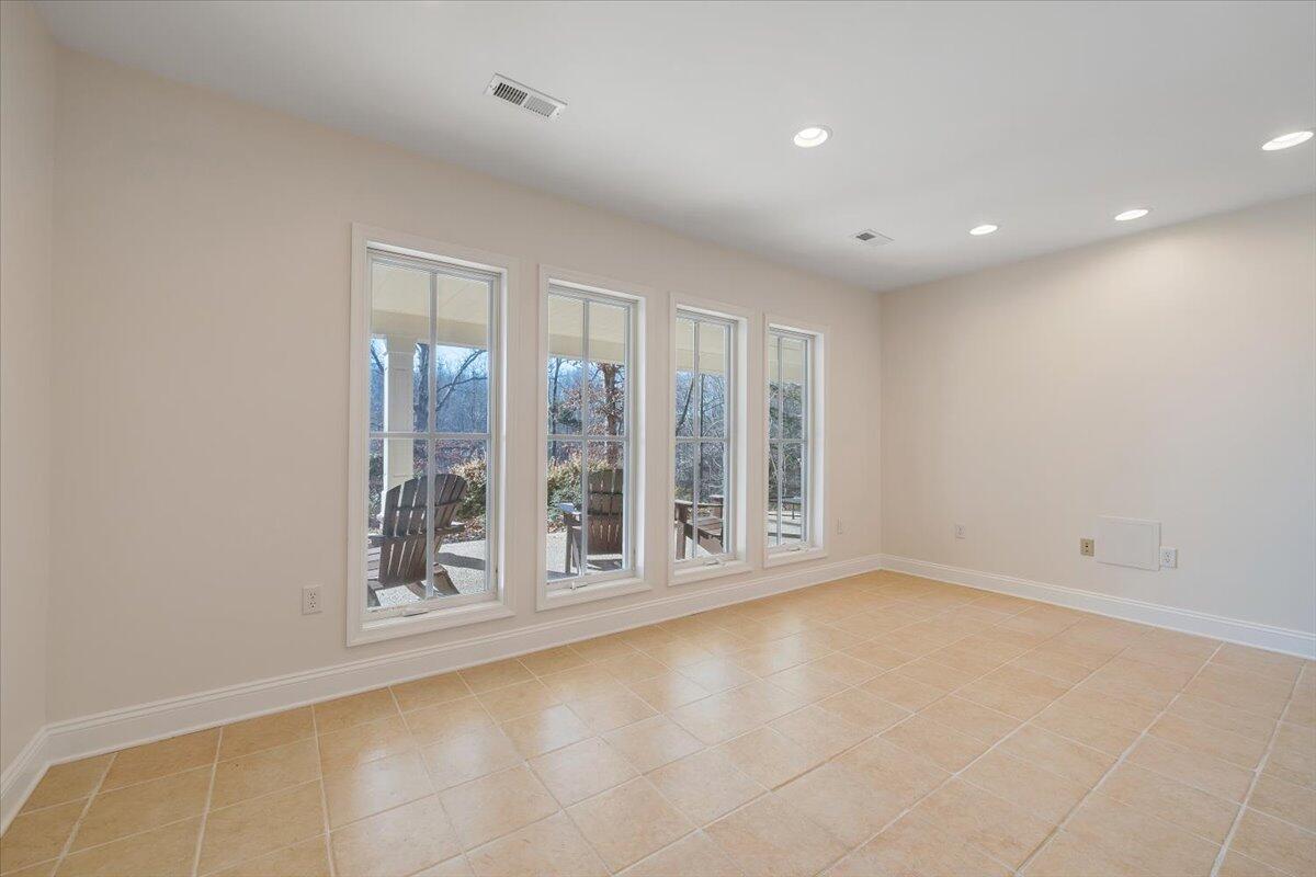 Farmville, Virginia 23901, United States, 3 Bedrooms Bedrooms, ,3 BathroomsBathrooms,Residential,Active,256813