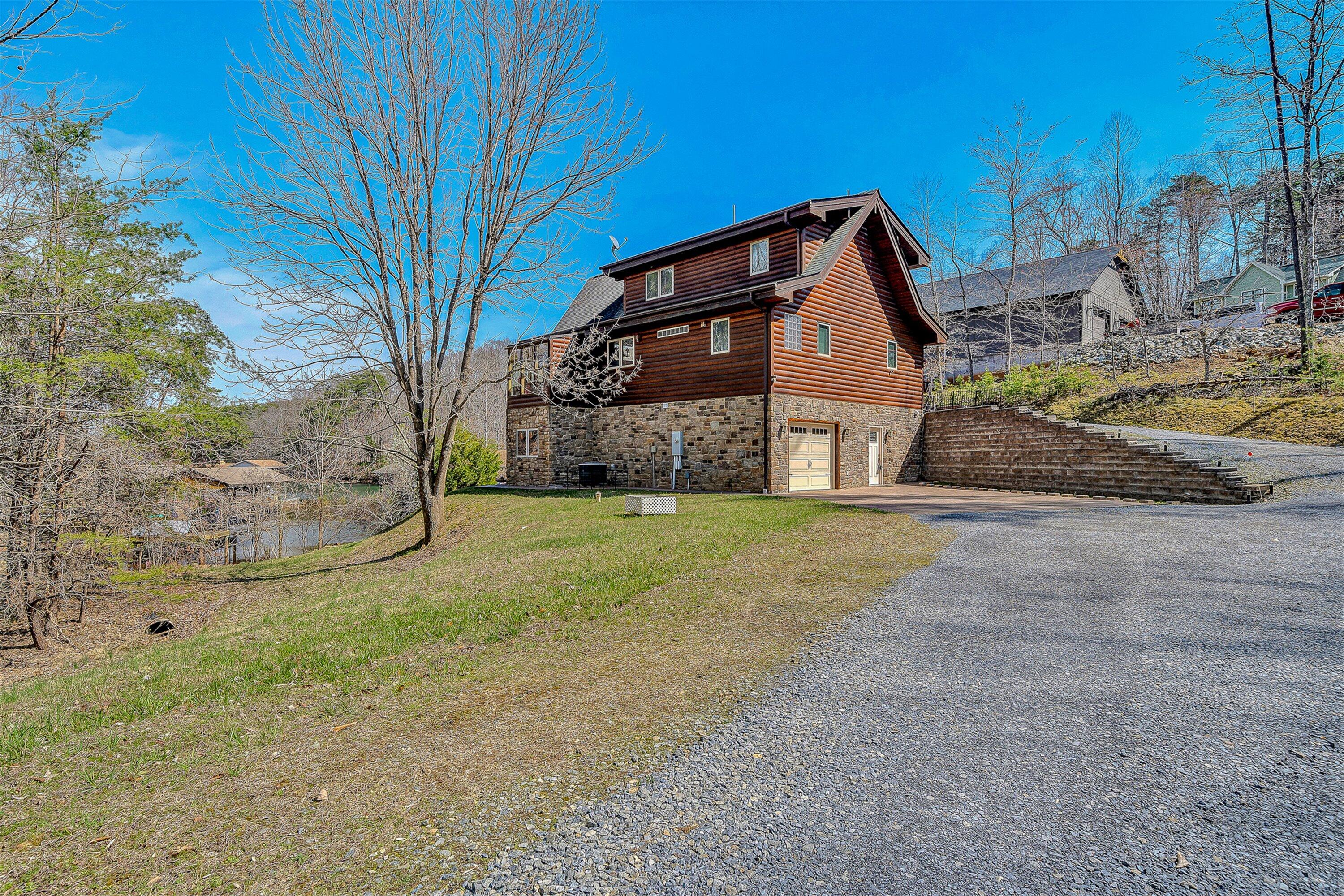 Moneta, Virginia, 24121, United States, 3 Bedrooms Bedrooms, ,4 BathroomsBathrooms,Residential,Active,2026793