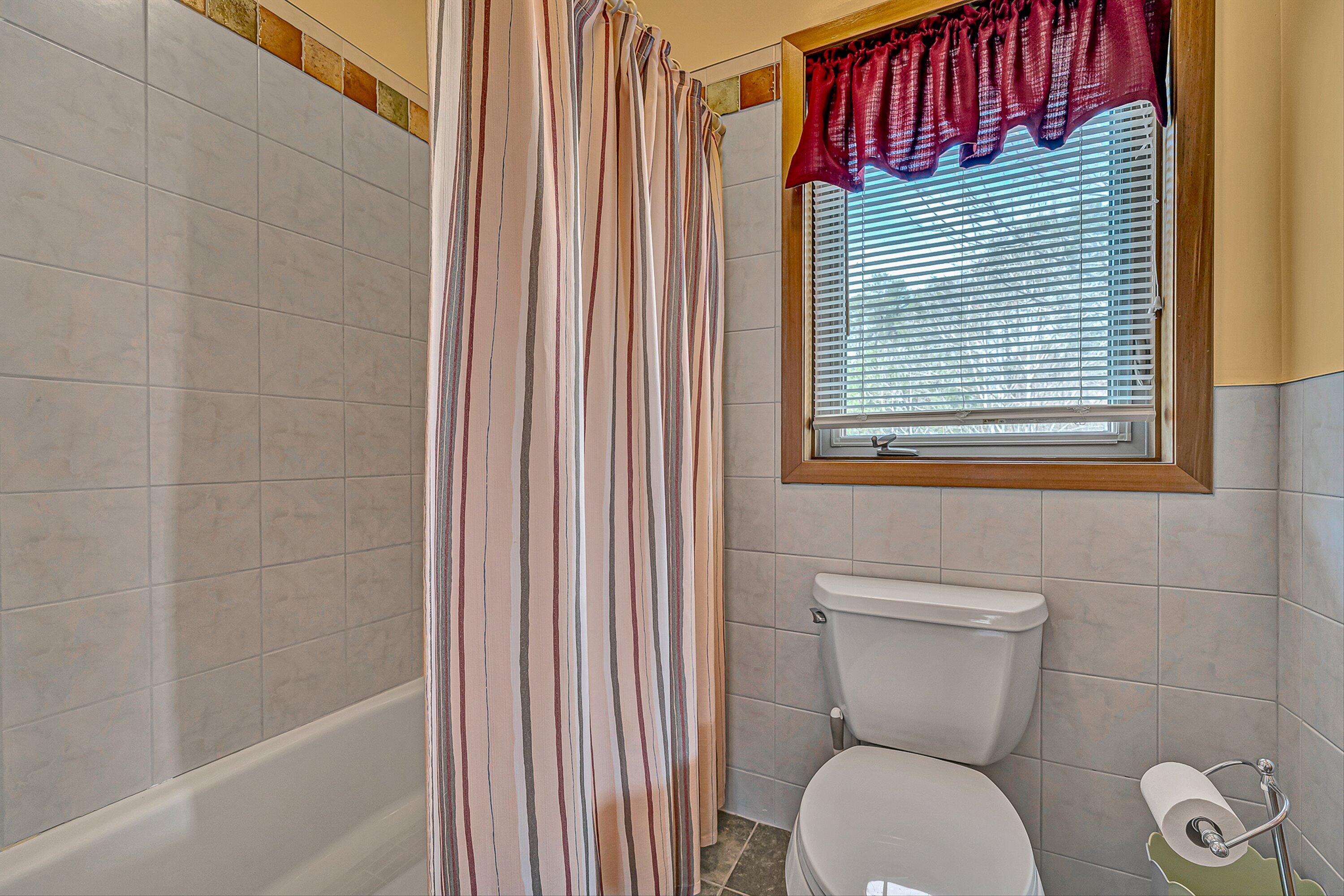Moneta, Virginia, 24121, United States, 3 Bedrooms Bedrooms, ,4 BathroomsBathrooms,Residential,Active,2026793