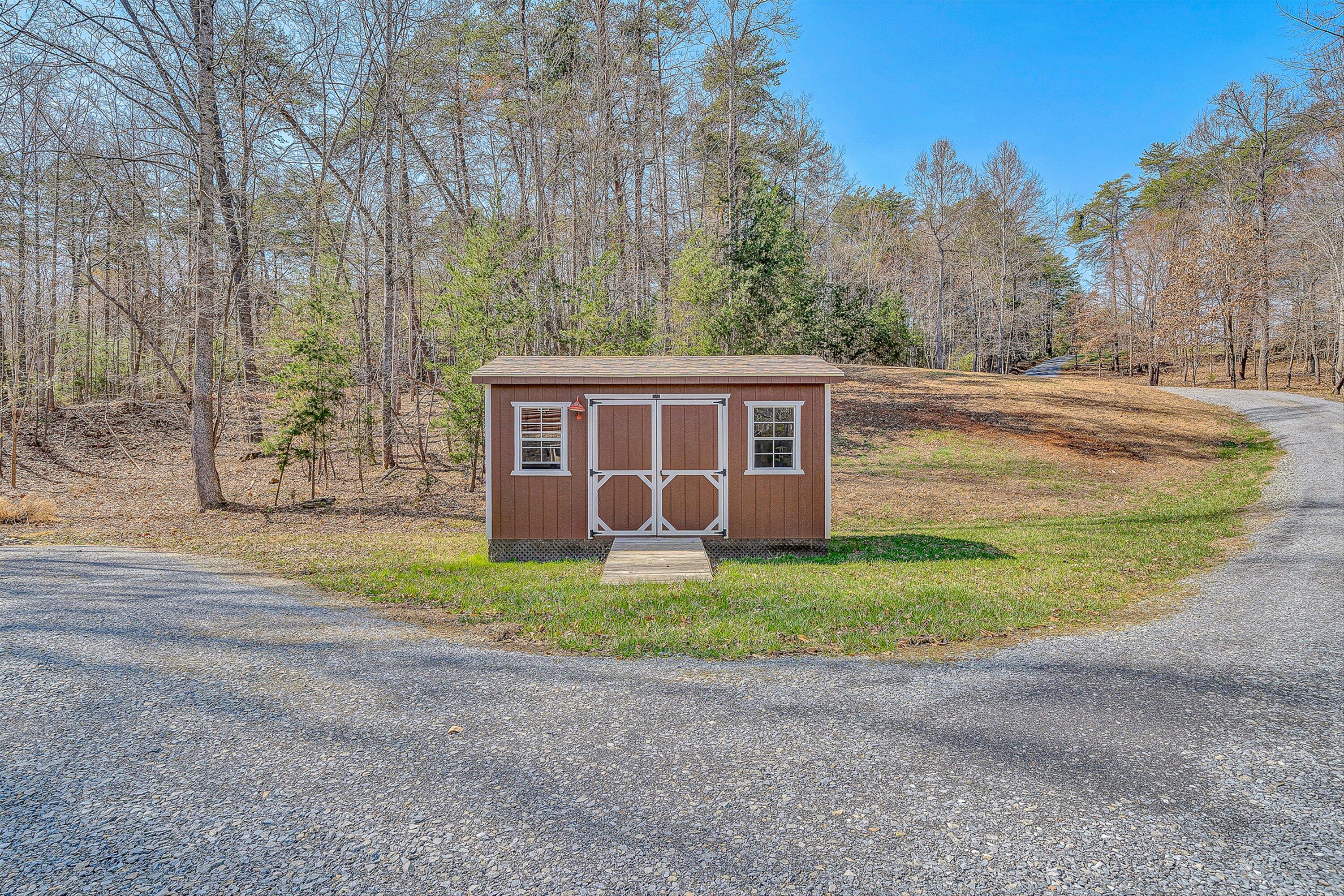 Moneta, Virginia, 24121, United States, 3 Bedrooms Bedrooms, ,4 BathroomsBathrooms,Residential,Active,2026793