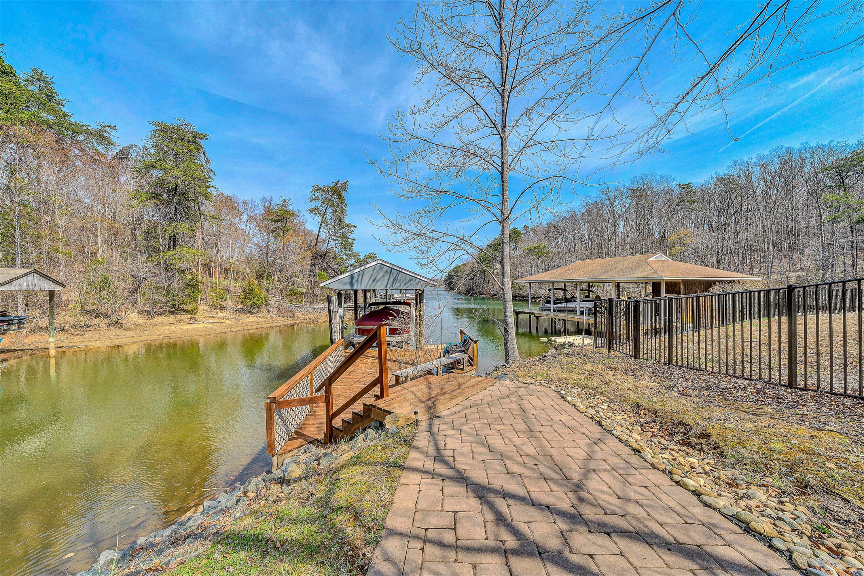 Moneta, Virginia, 24121, United States, 3 Bedrooms Bedrooms, ,4 BathroomsBathrooms,Residential,Active,2026793