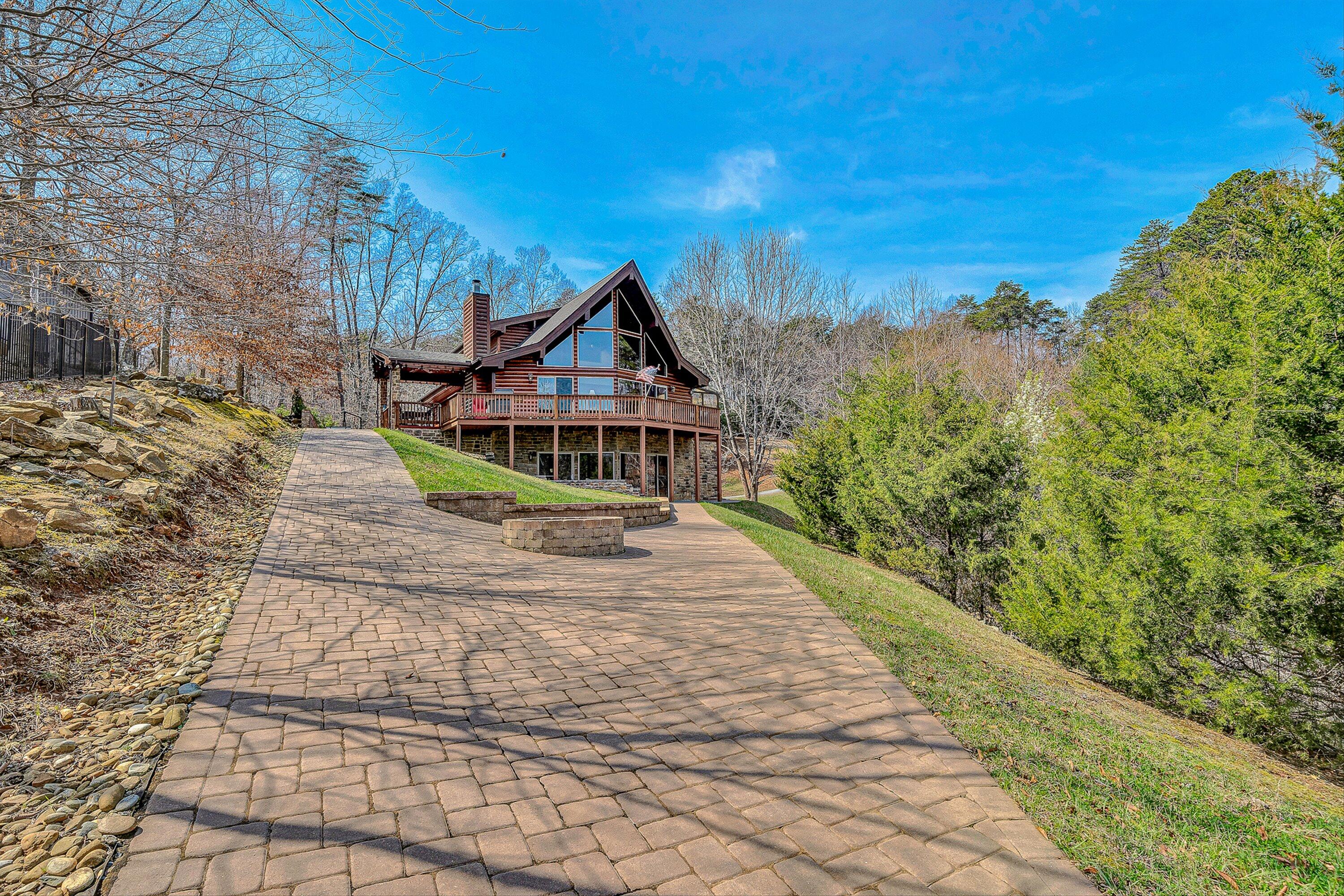 Moneta, Virginia, 24121, United States, 3 Bedrooms Bedrooms, ,4 BathroomsBathrooms,Residential,Active,2026793