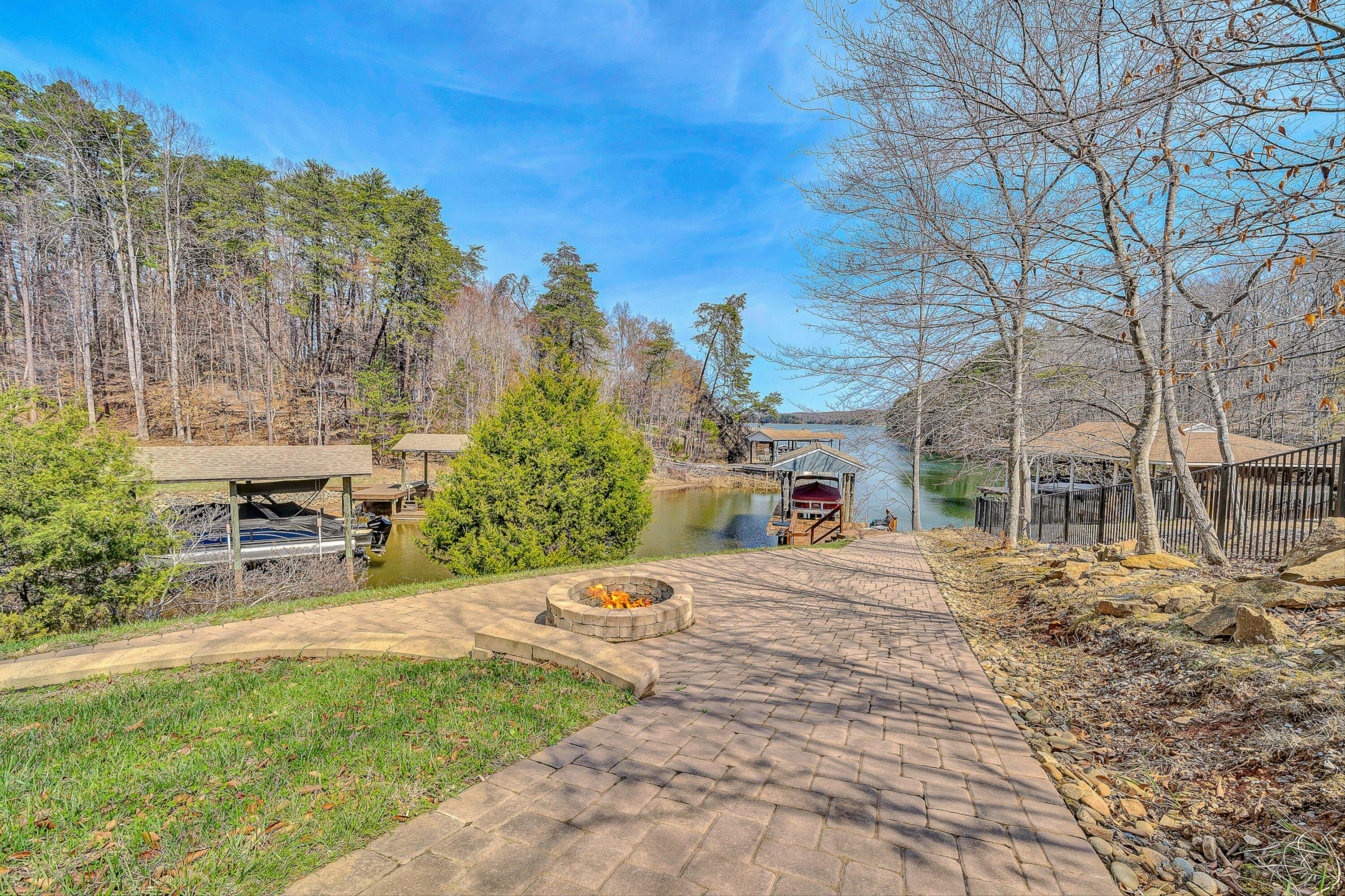 Moneta, Virginia, 24121, United States, 3 Bedrooms Bedrooms, ,4 BathroomsBathrooms,Residential,Active,2026793