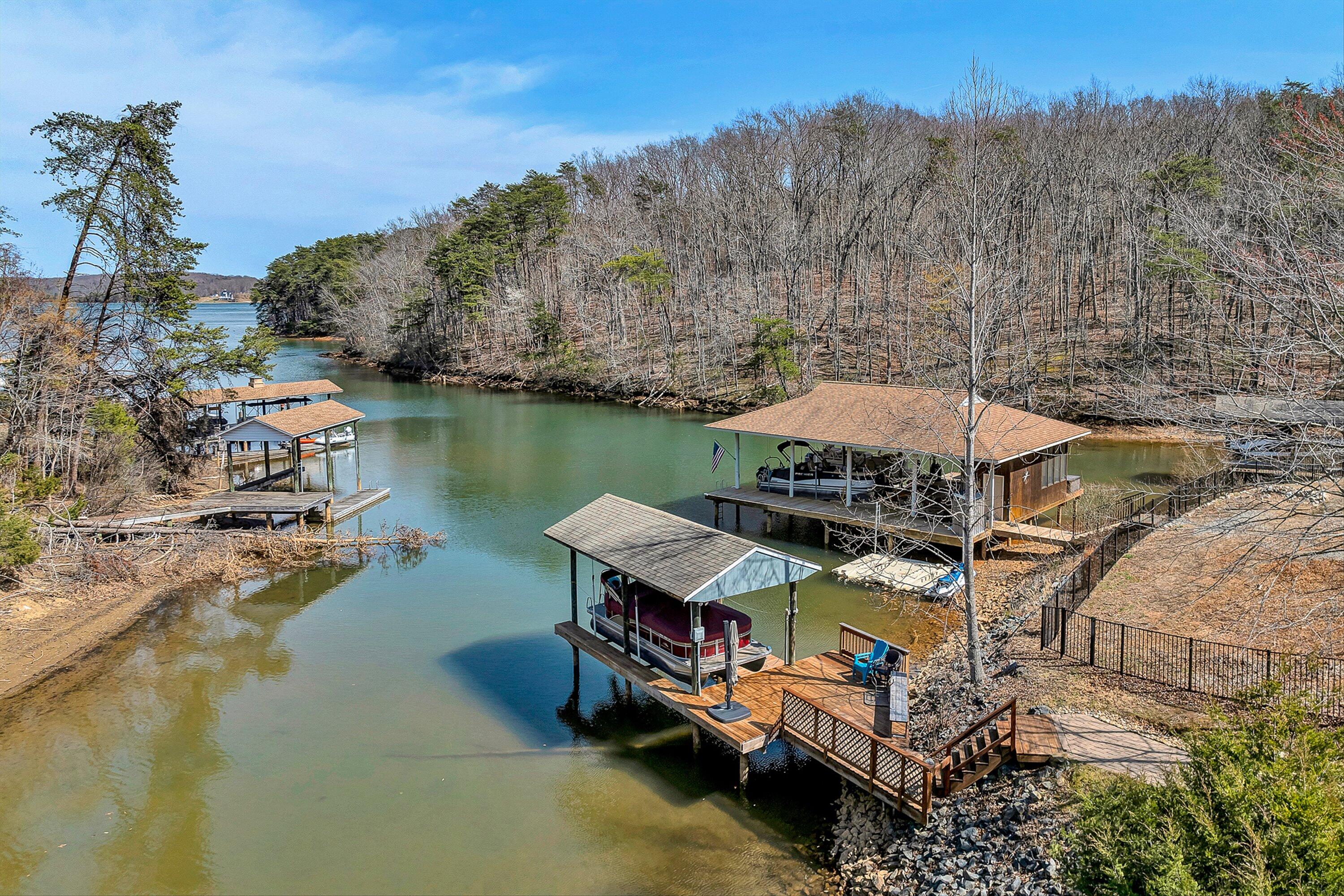 Moneta, Virginia, 24121, United States, 3 Bedrooms Bedrooms, ,4 BathroomsBathrooms,Residential,Active,2026793