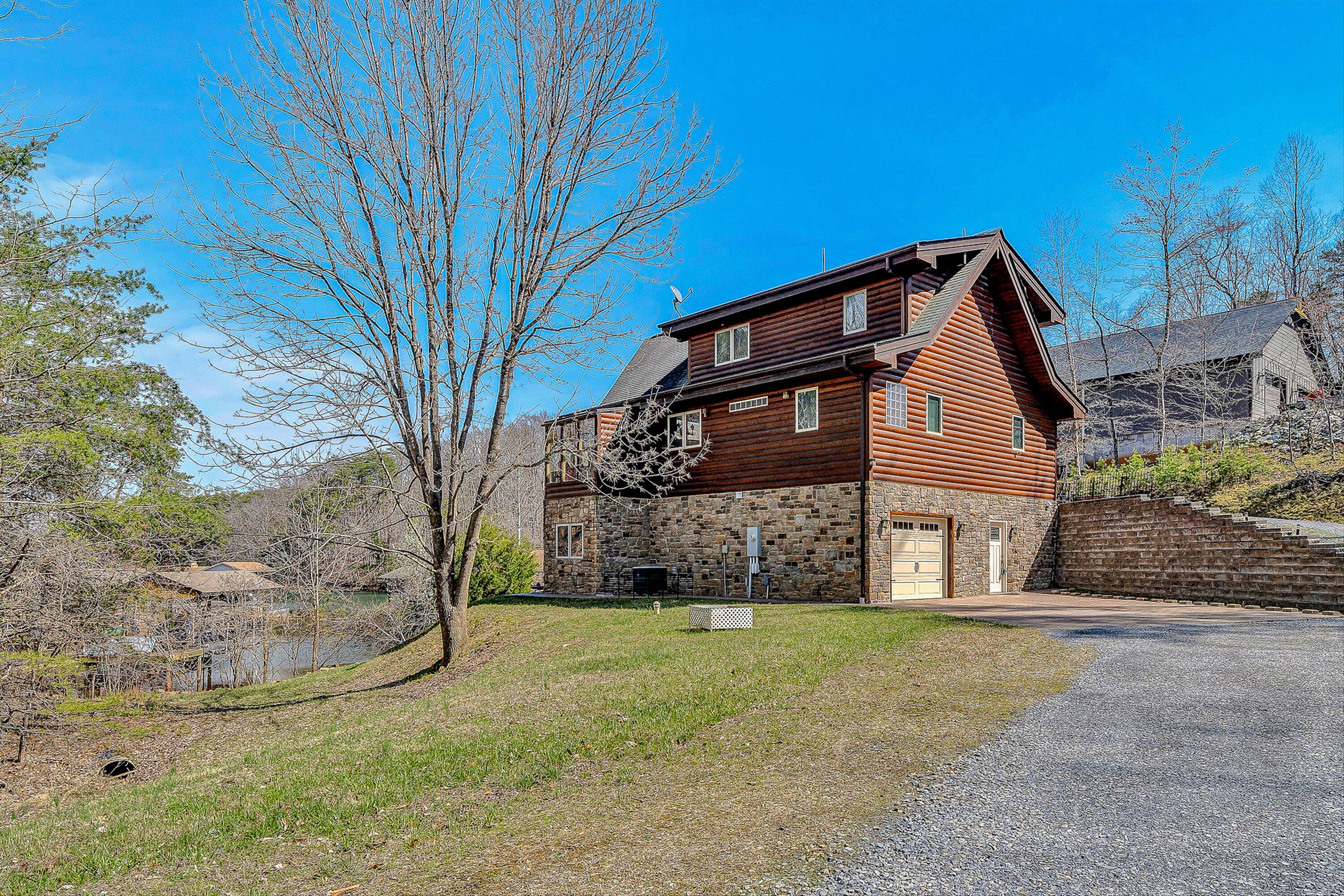 Moneta, Virginia, 24121, United States, 3 Bedrooms Bedrooms, ,4 BathroomsBathrooms,Residential,Active,2026793