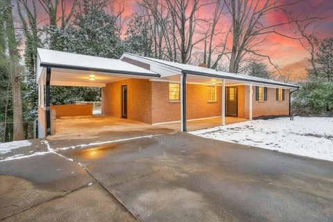 Homes For Sale - 115 Lakemont Ct<br/> Martinsville, VA 24112