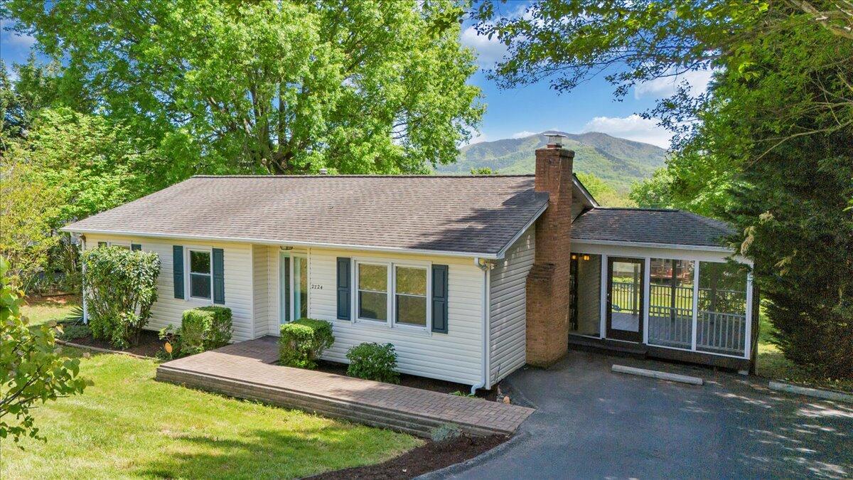 2724 Fletcher St, Salem, Virginia image 1