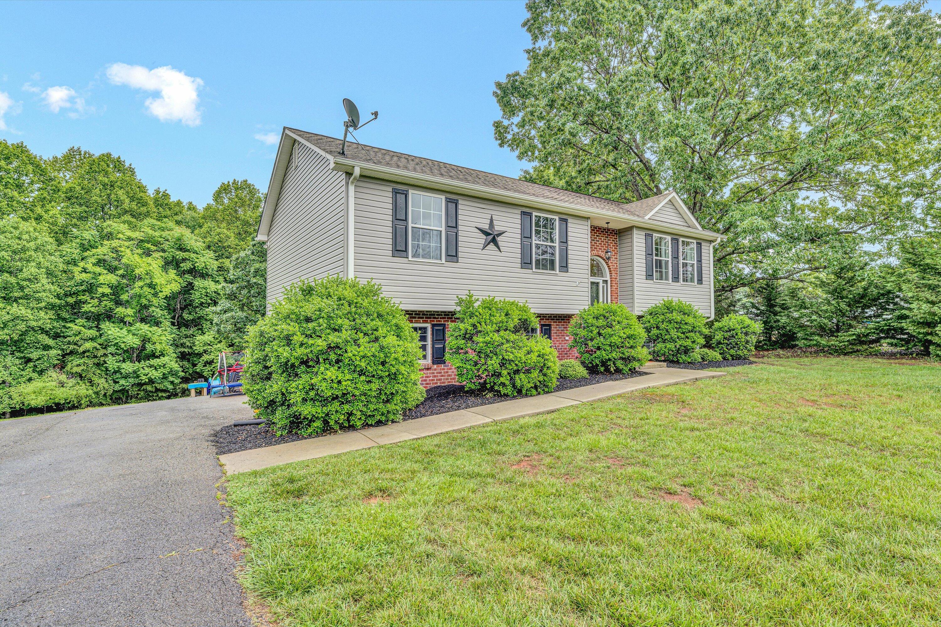 60 Surber Dr, Moneta, Ohio image 2