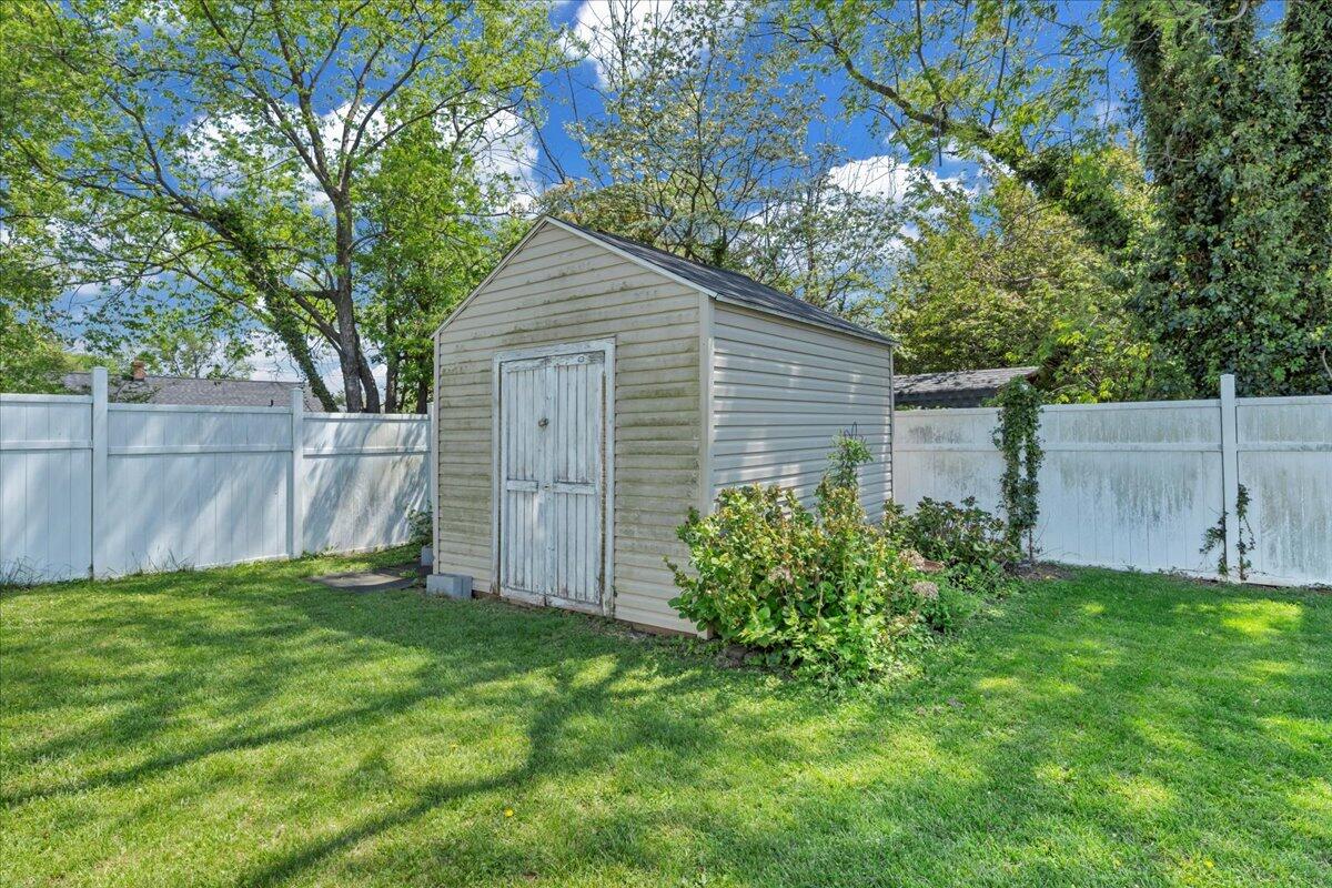 212 N Bruffey St, Salem, Ohio image 26