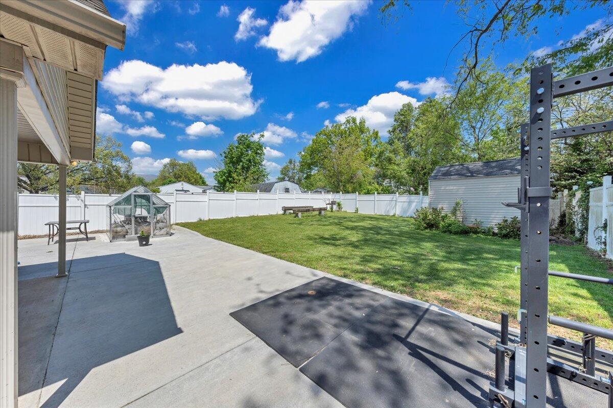 212 N Bruffey St, Salem, Ohio image 24