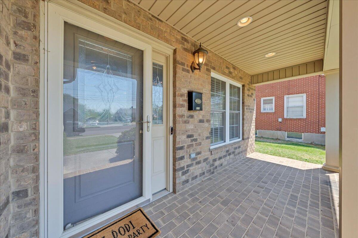 212 N Bruffey St, Salem, Ohio image 2