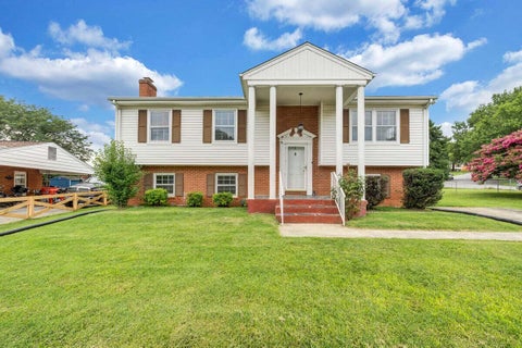 Homes For Sale - 504 Mcgeorge Dr<br/> Vinton, VA 24179