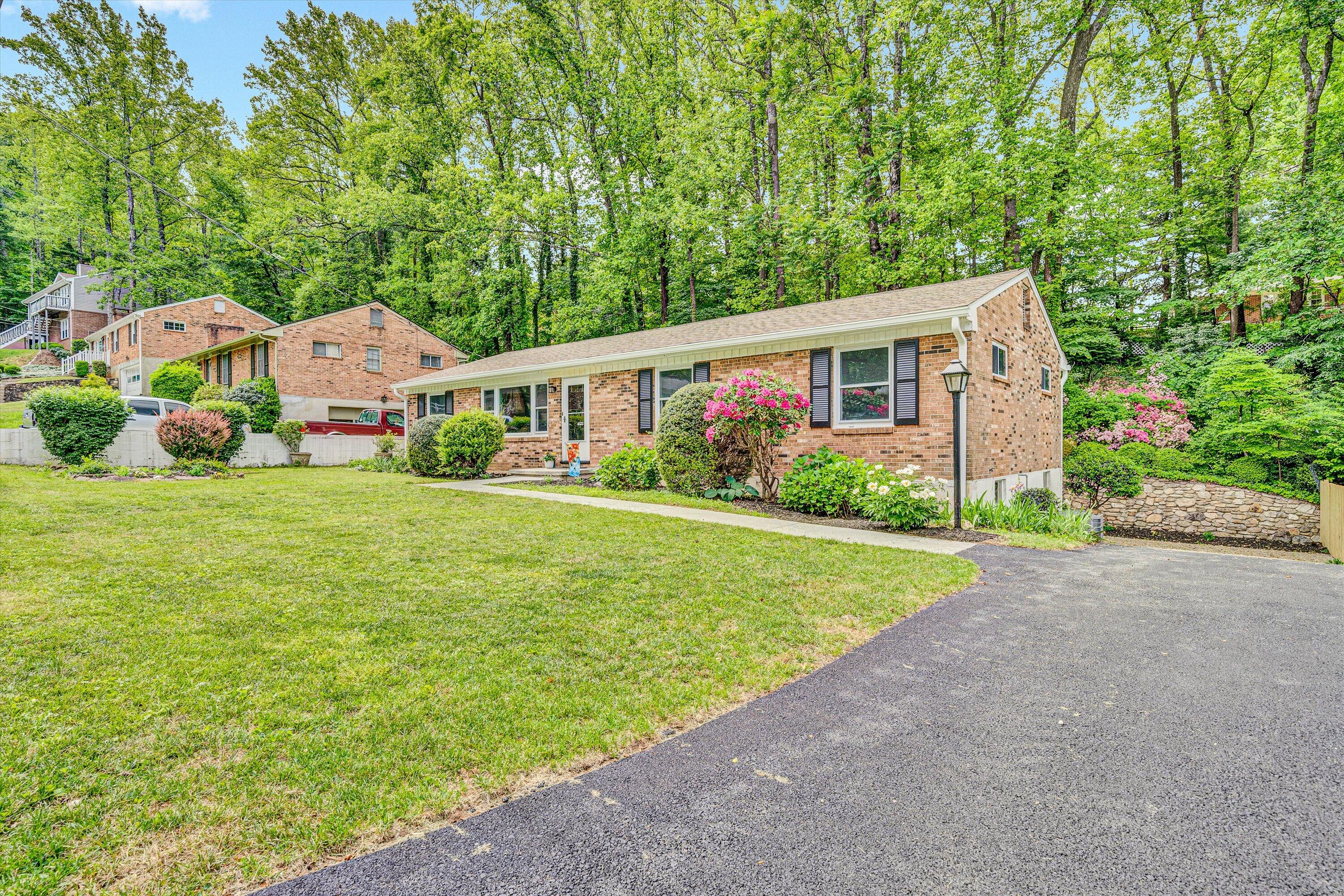 4122 Woodvale Dr, Roanoke, Ohio image 3