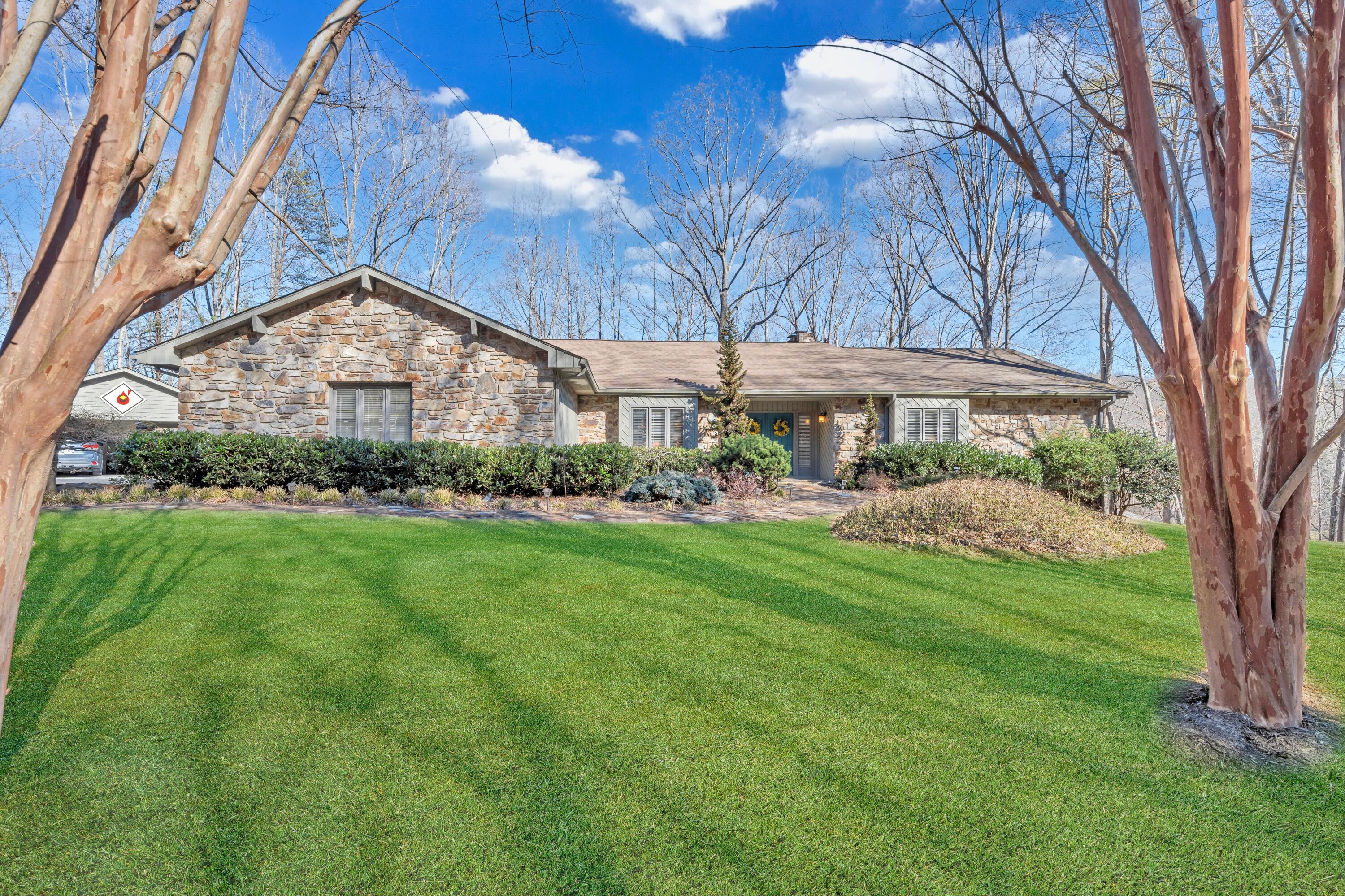 4921 Hunting Hills Dr, Roanoke, Virginia image 1