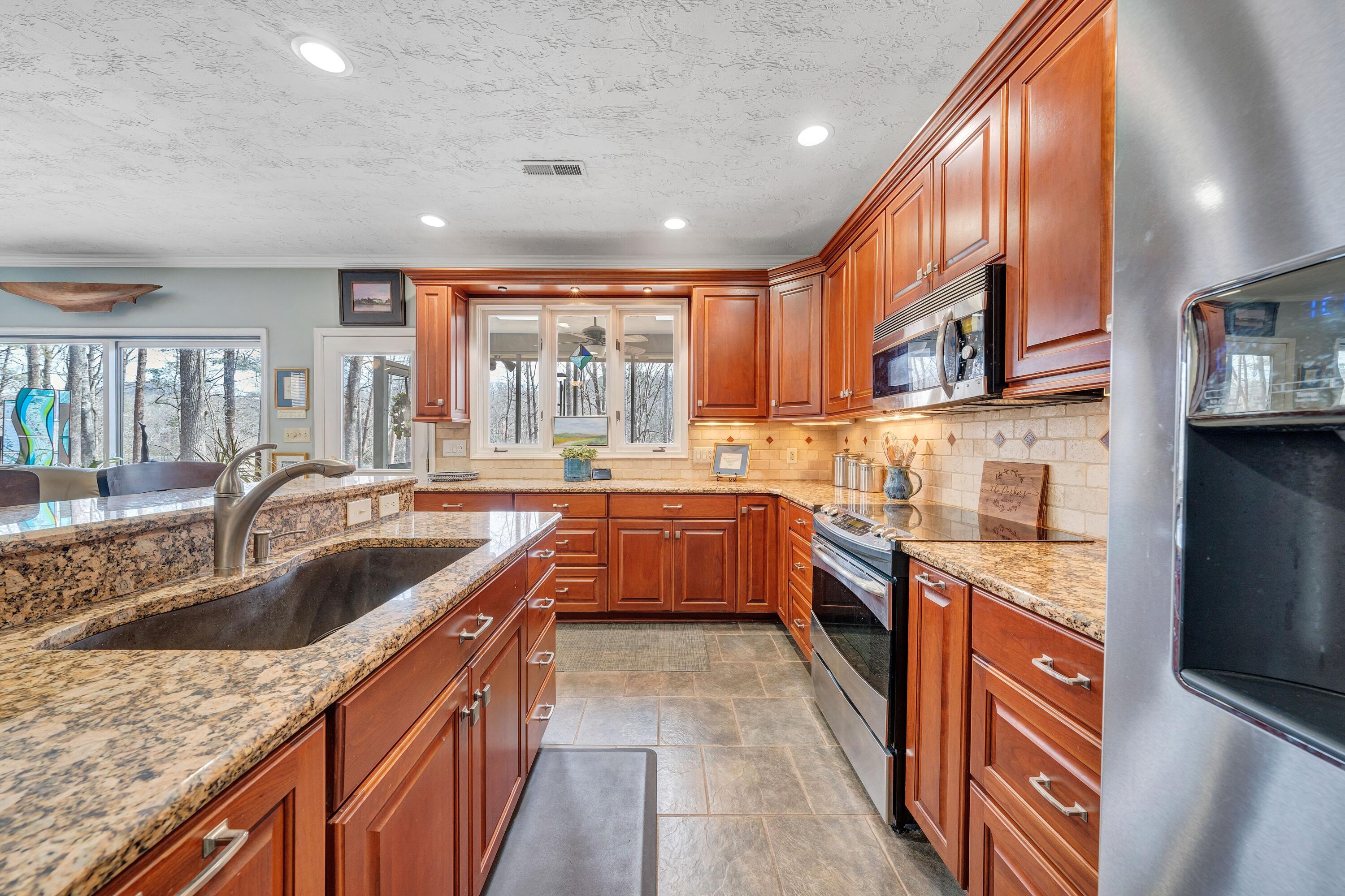 4921 Hunting Hills Dr, Roanoke, Virginia image 35