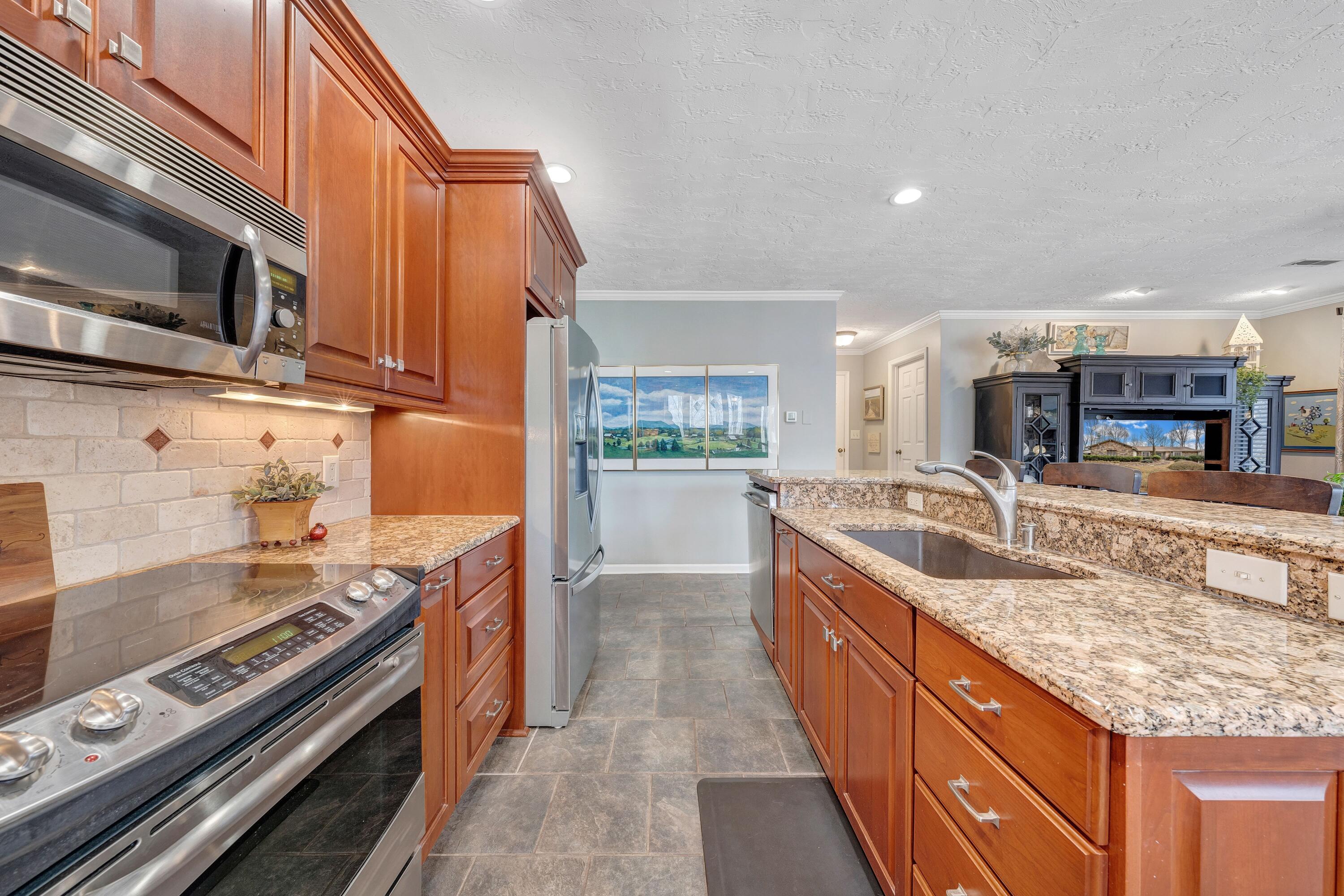 4921 Hunting Hills Dr, Roanoke, Virginia image 37
