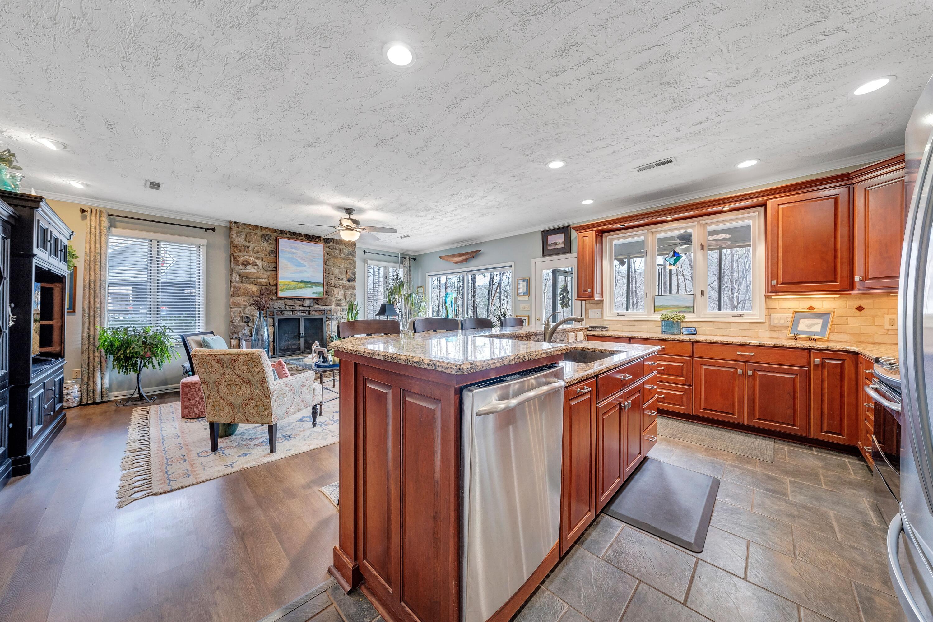 4921 Hunting Hills Dr, Roanoke, Virginia image 34