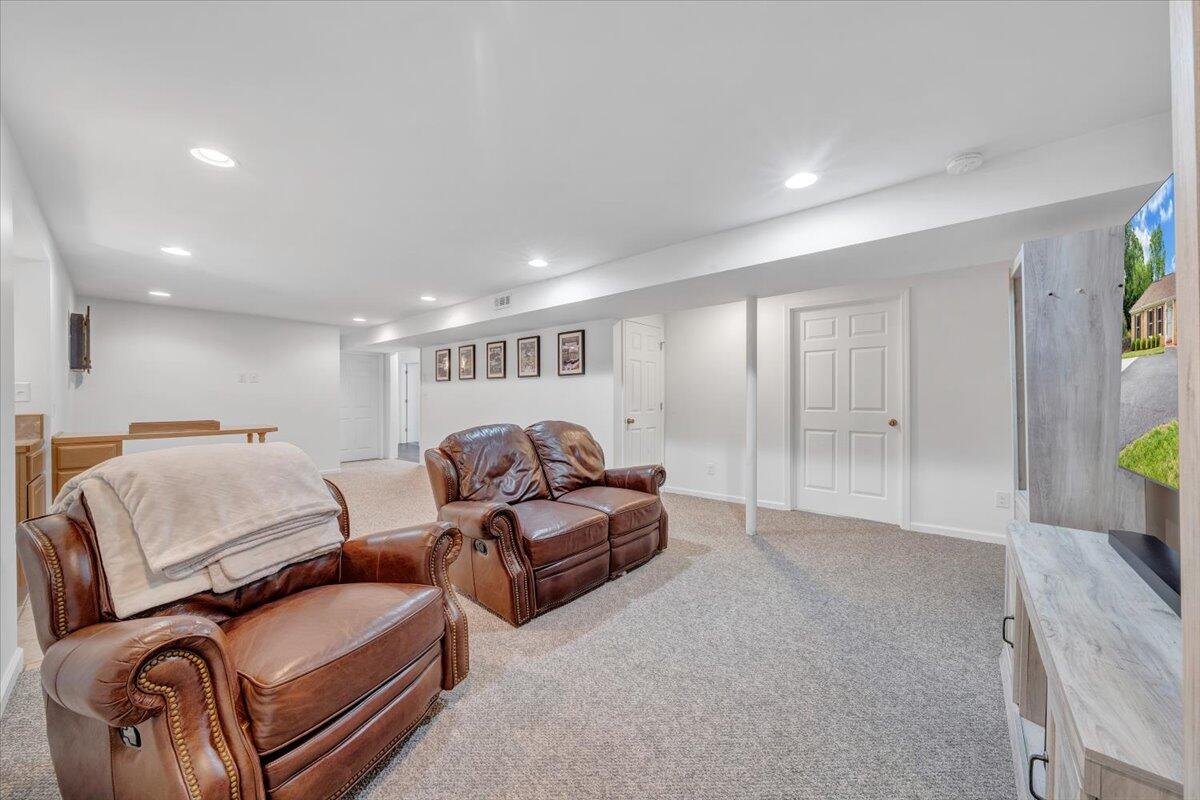 4949 Grape Tree Ln, Roanoke, Virginia image 40