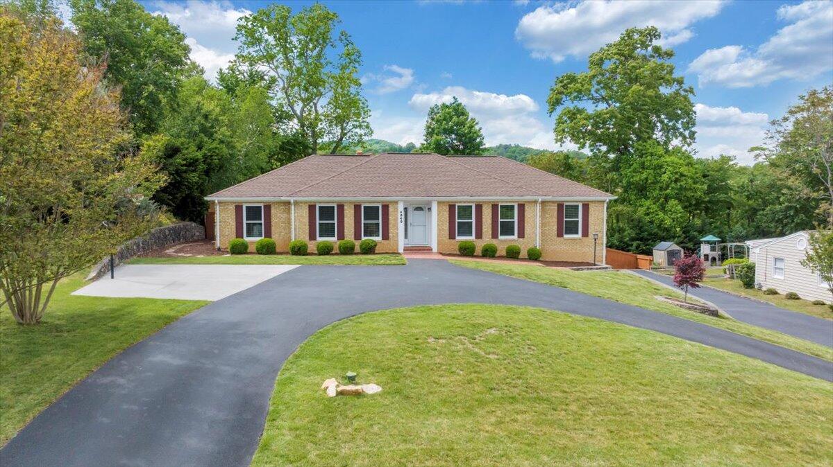4949 Grape Tree Ln, Roanoke, Virginia image 1