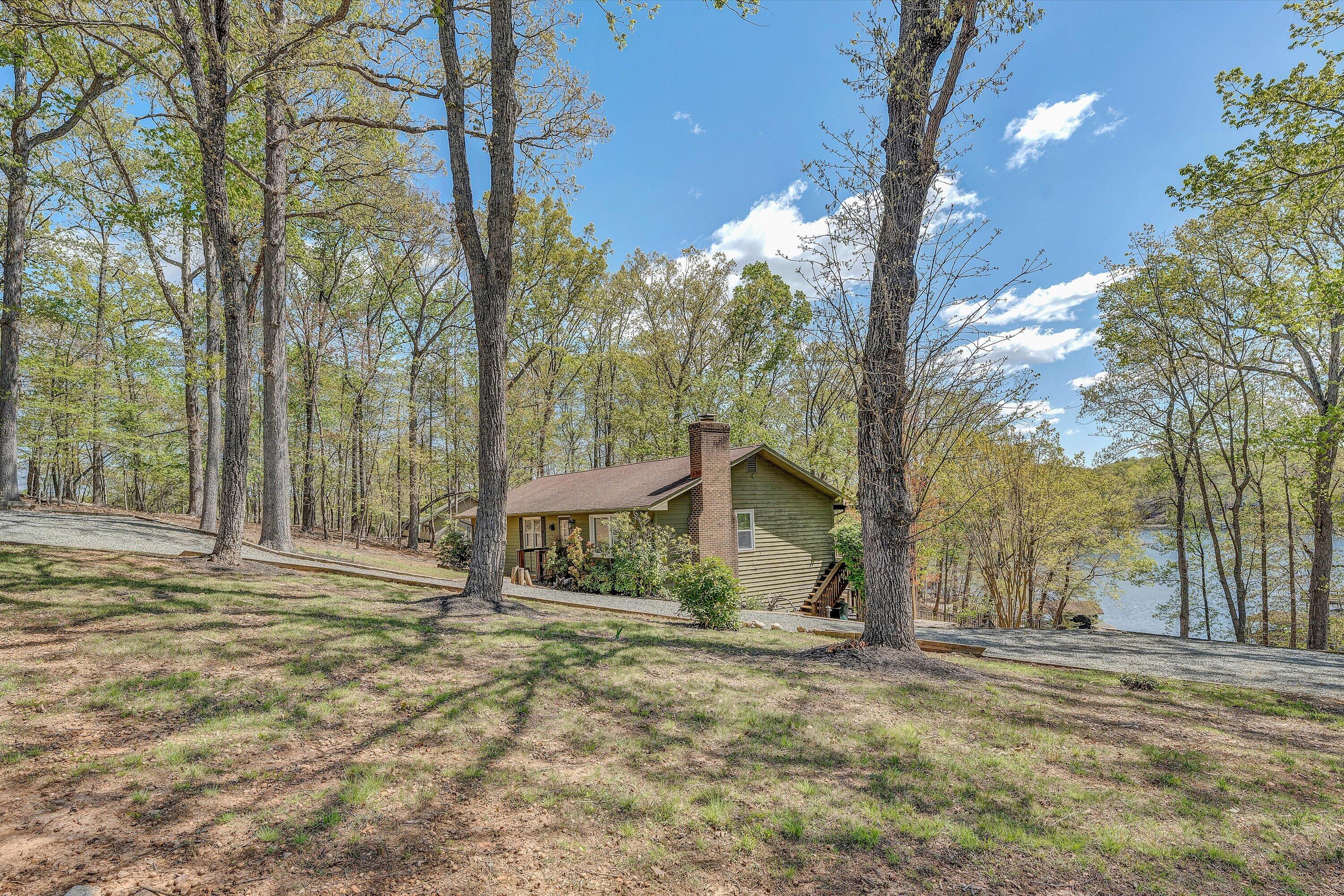 202 Sherwood Dr, Huddleston, Virginia image 47