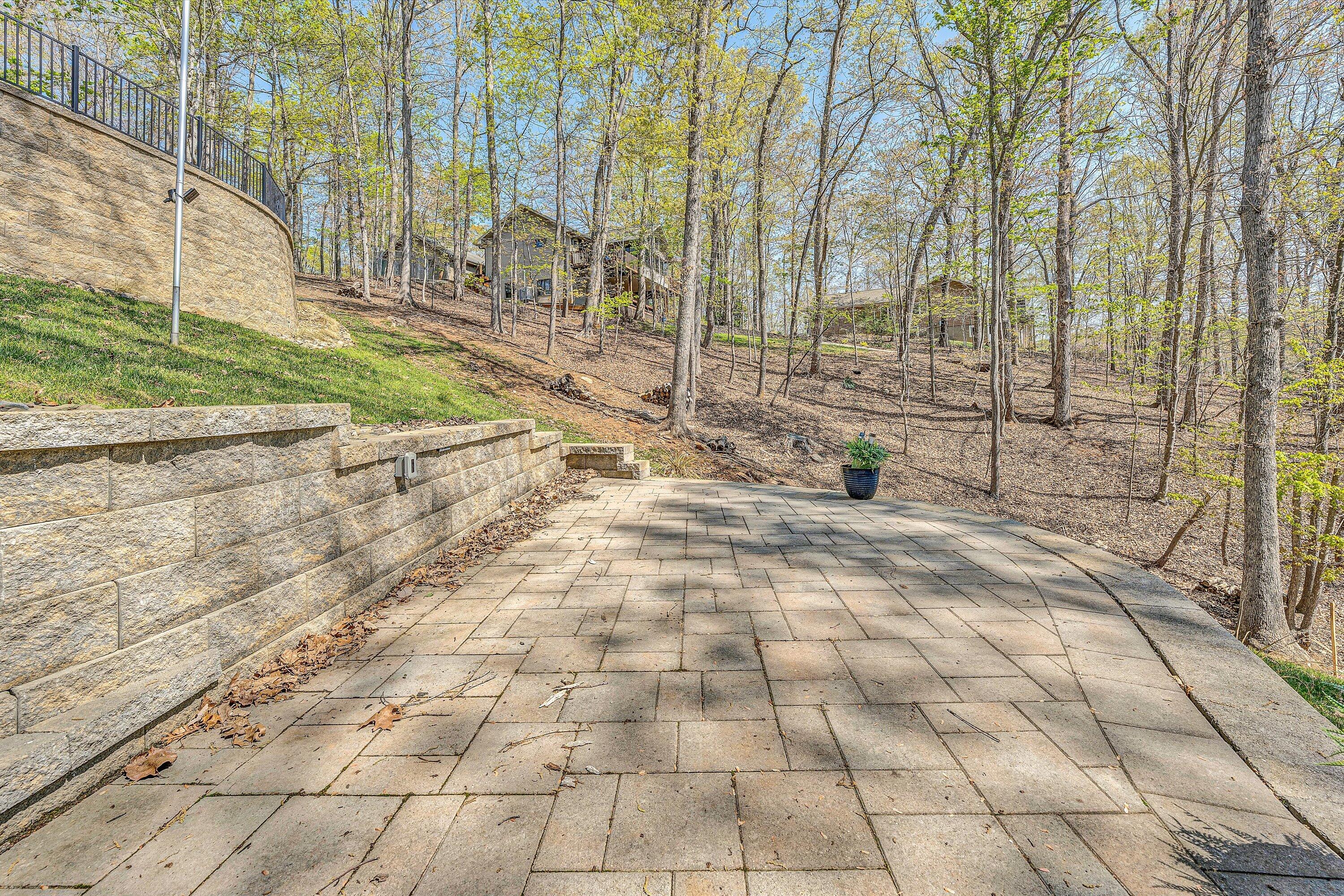 202 Sherwood Dr, Huddleston, Virginia image 43