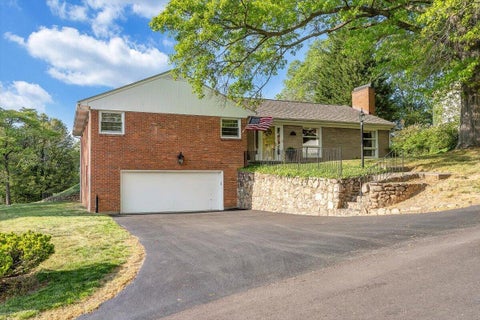 Homes For Sale - 2421 Mount Vernon Rd<br/> Roanoke, VA 24015