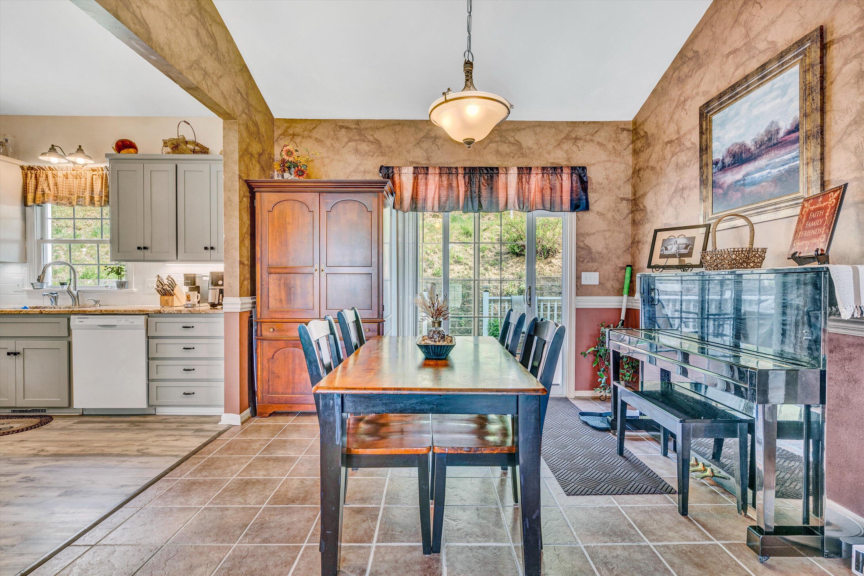 5719 Spring Meadow Ct, Roanoke, Virginia image 9