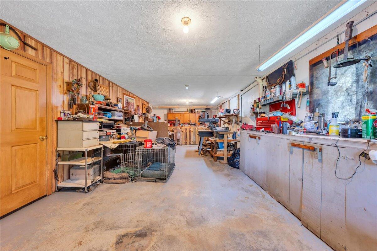1296 Emerald Valley Way, Huddleston, Virginia image 19