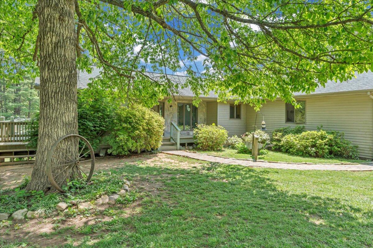1296 Emerald Valley Way, Huddleston, Virginia image 34