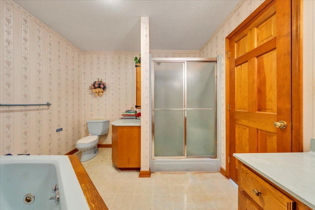 1296 Emerald Valley Way, Huddleston, Virginia image 9