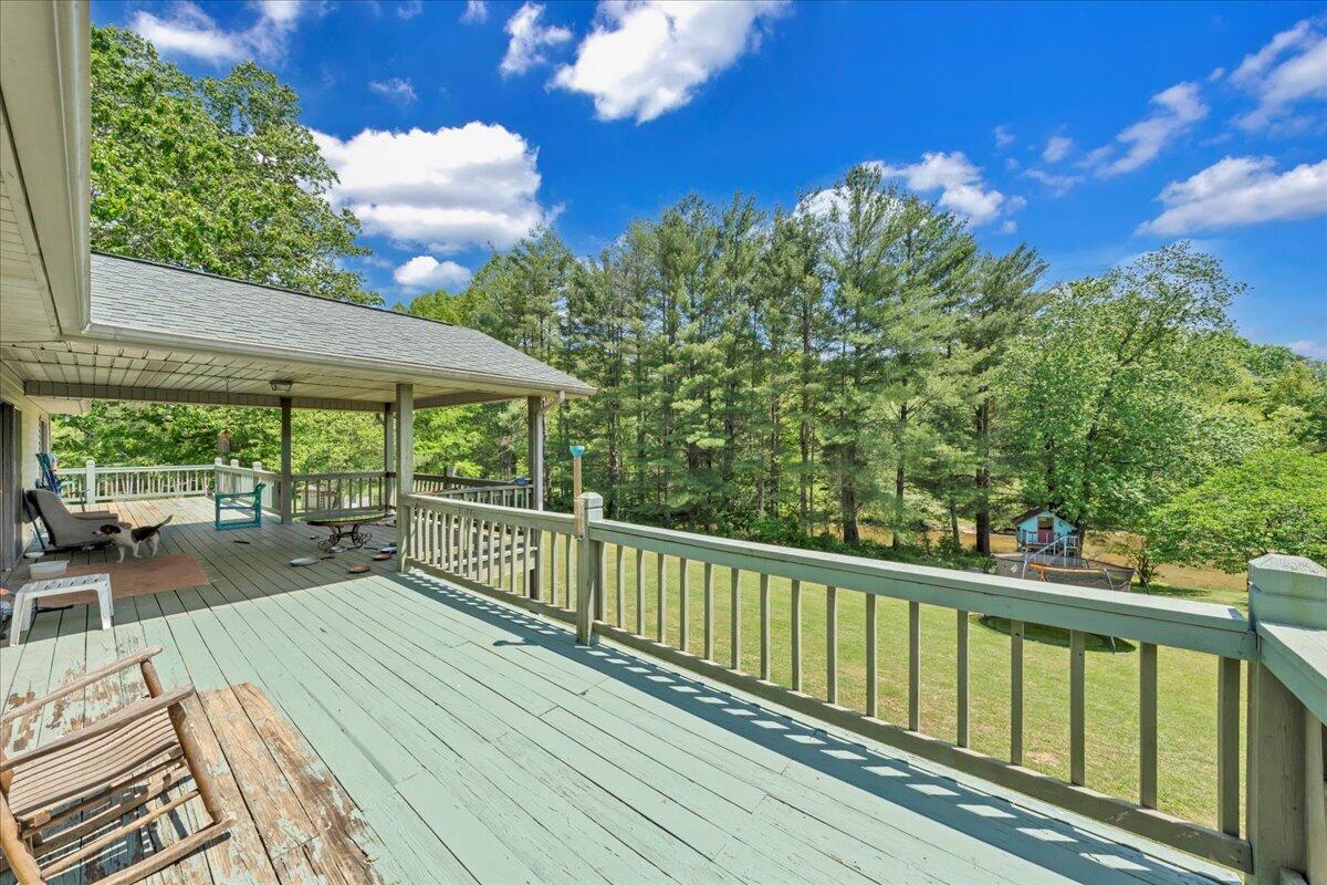 1296 Emerald Valley Way, Huddleston, Virginia image 25